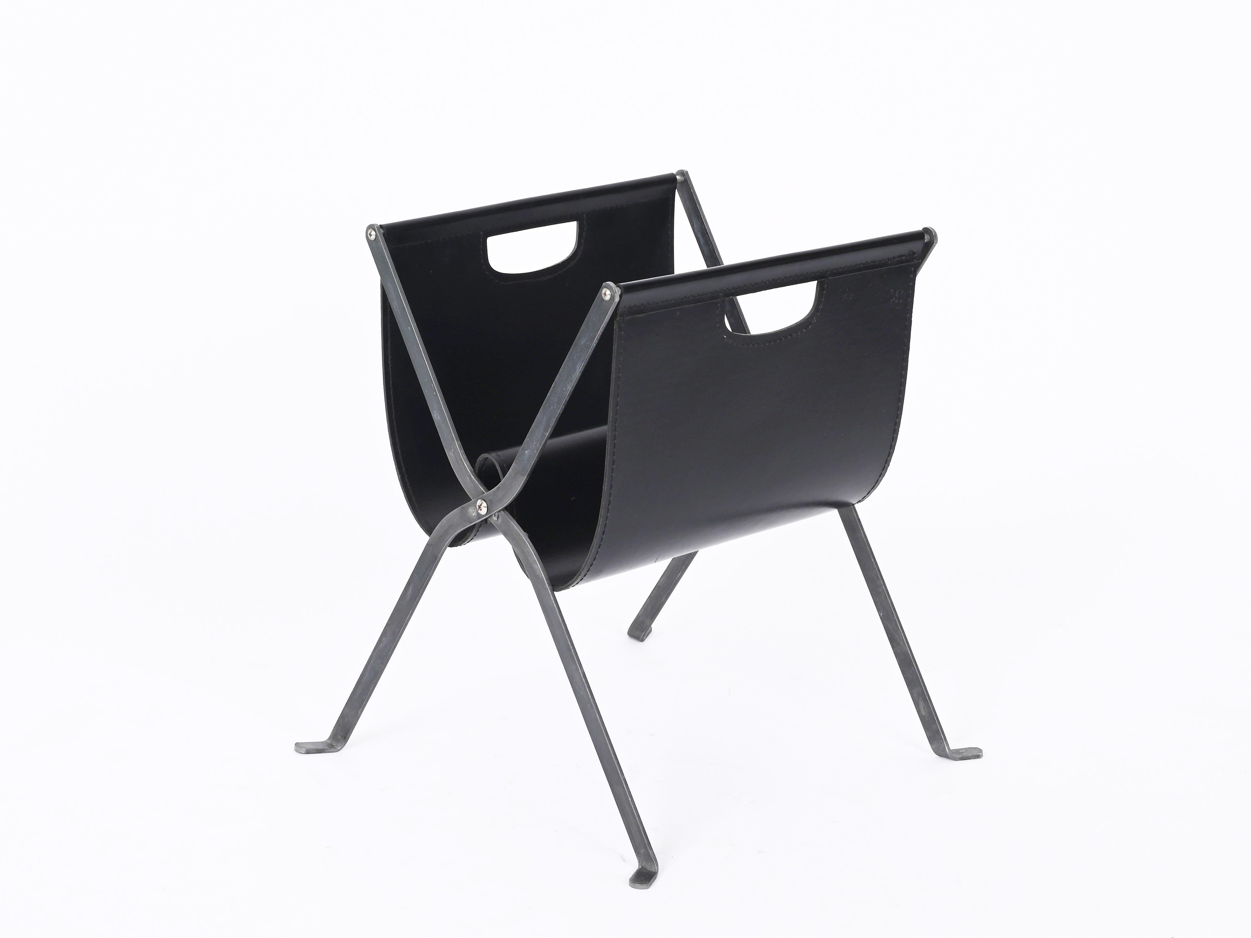 Italian Folding Magazine Rack in Black Leather and Iron, Italy 1970s For Sale 7