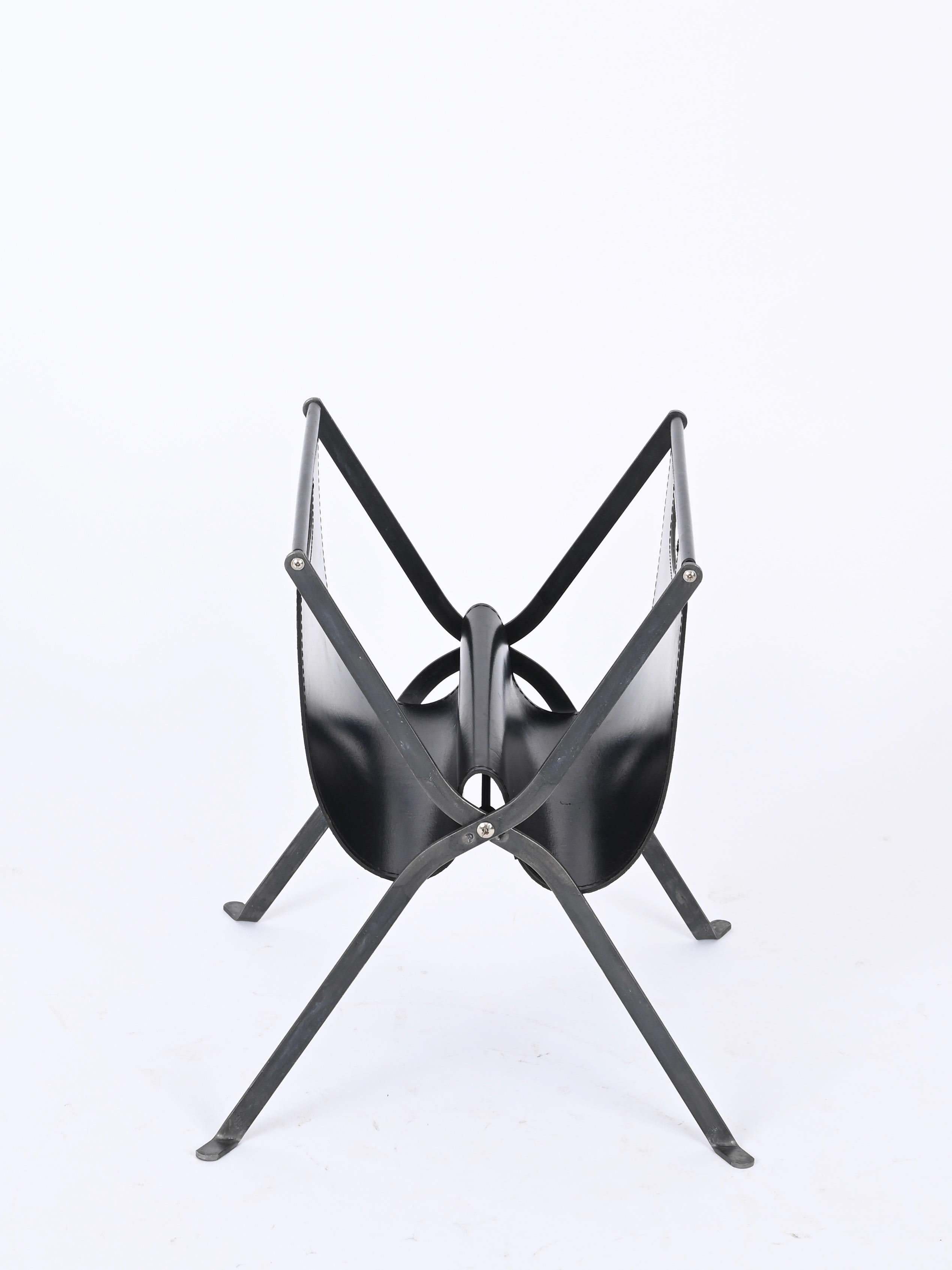 Italian Folding Magazine Rack in Black Leather and Iron, Italy 1970s For Sale 1