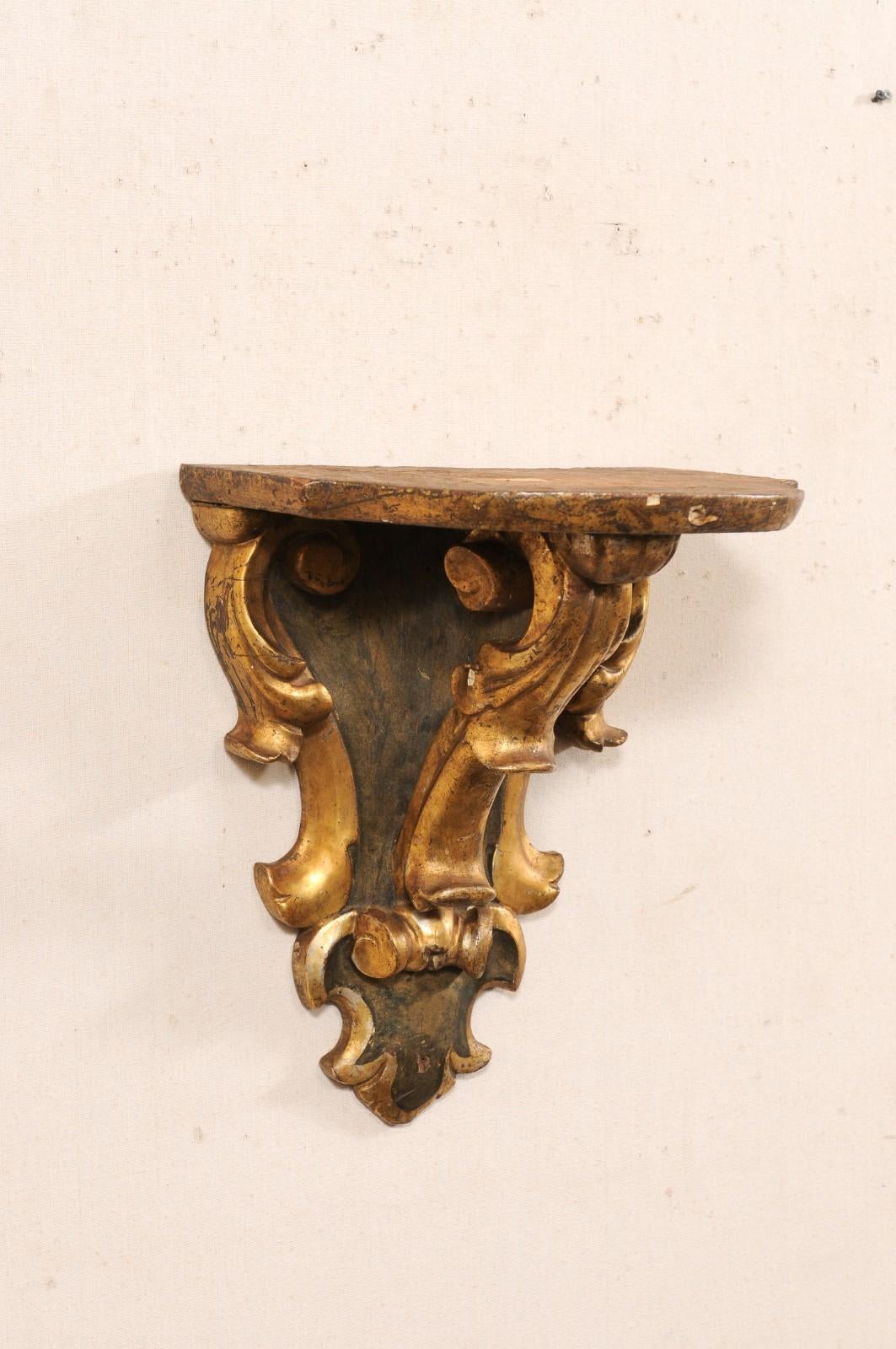 Italienische, foliengeschnitzte Konsole, kleines Regal (Handgeschnitzt) im Angebot