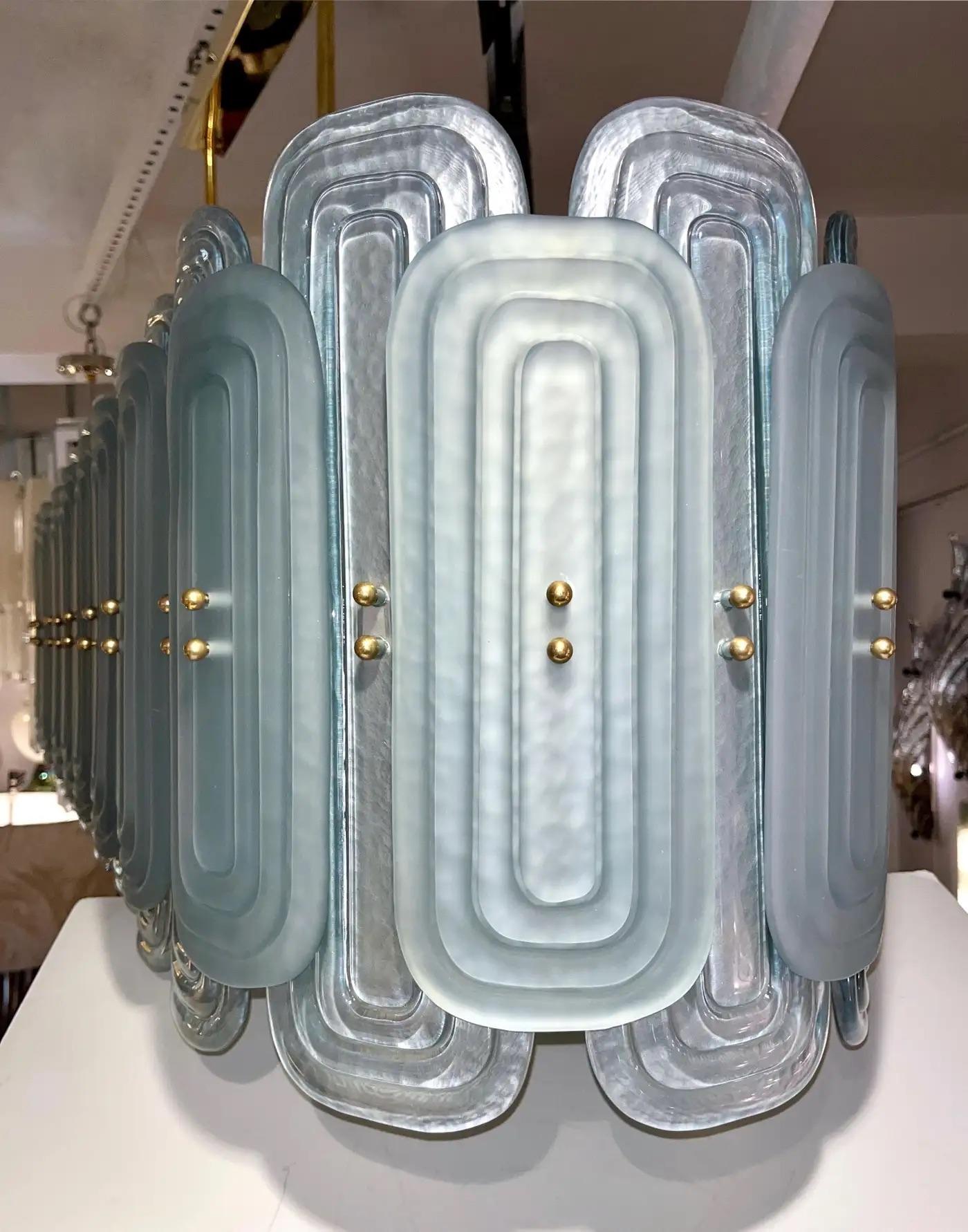 Italienischer Fontana Arte Stil Perle Aqua Blau Murano Glas Oval Messing Kronleuchter (21. Jahrhundert und zeitgenössisch) im Angebot