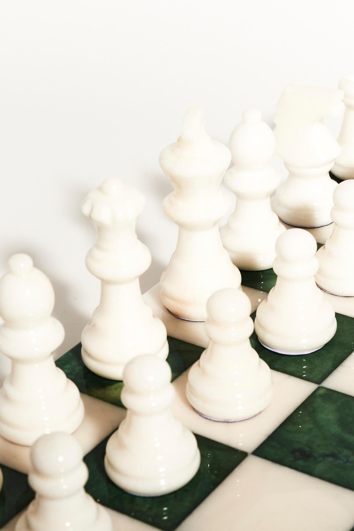 Italian Forest Green/White Large Alabaster Chess Set For Sale 1