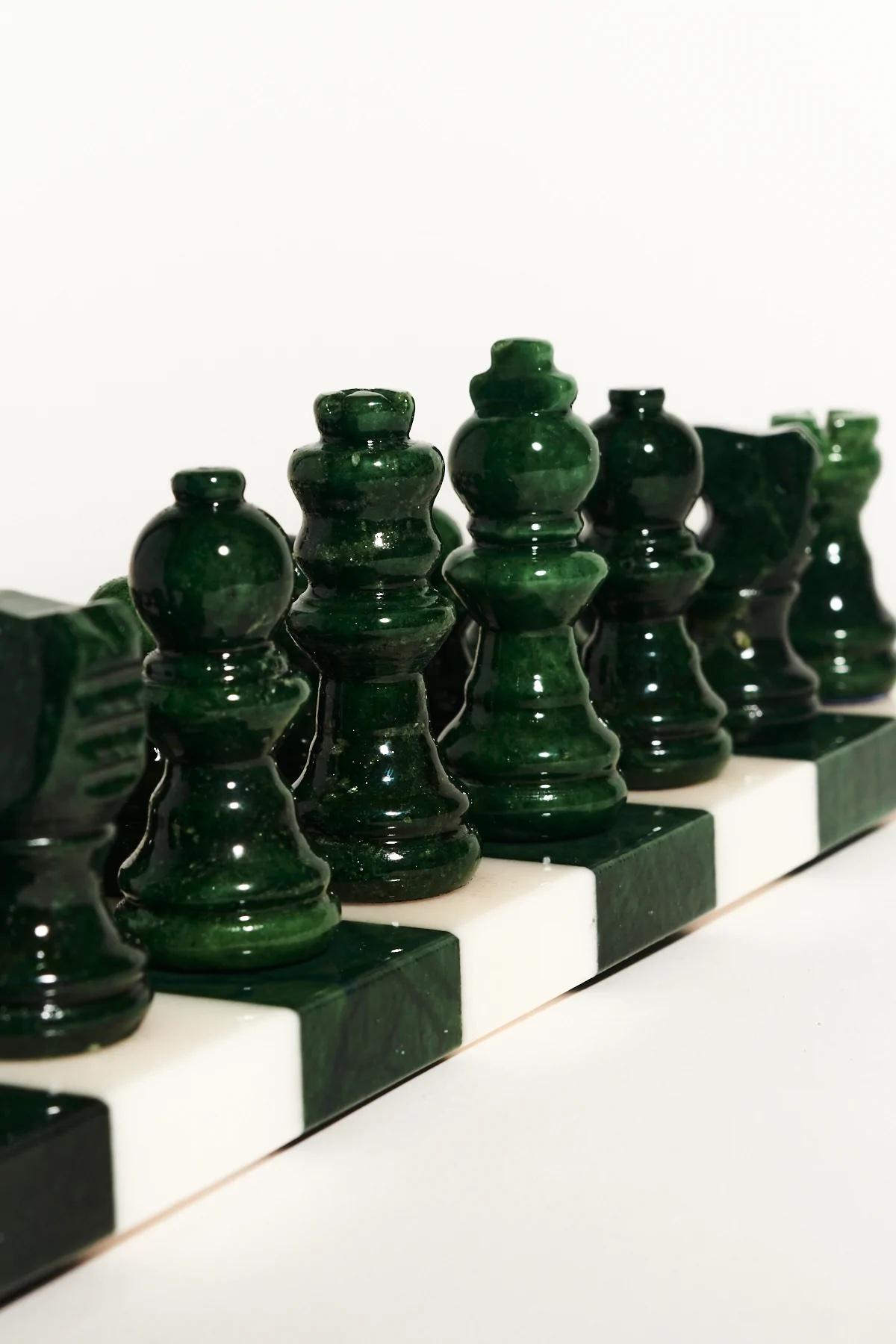 Modern Italian Forest Green/White Small Alabaster Chess Set