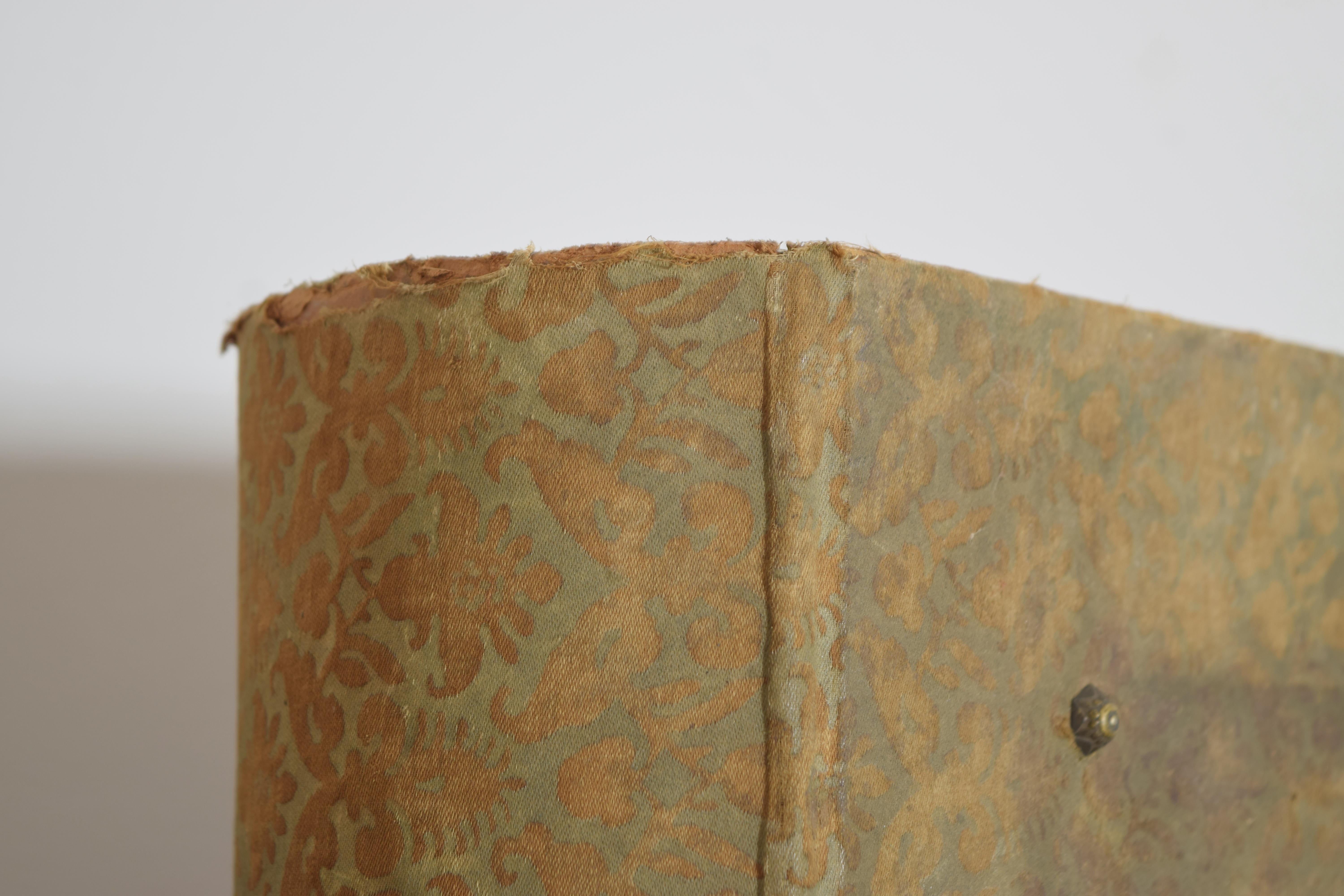 Italien, Boîte à livres rembourrée de Fortuny, début du 20e siècle en vente 2