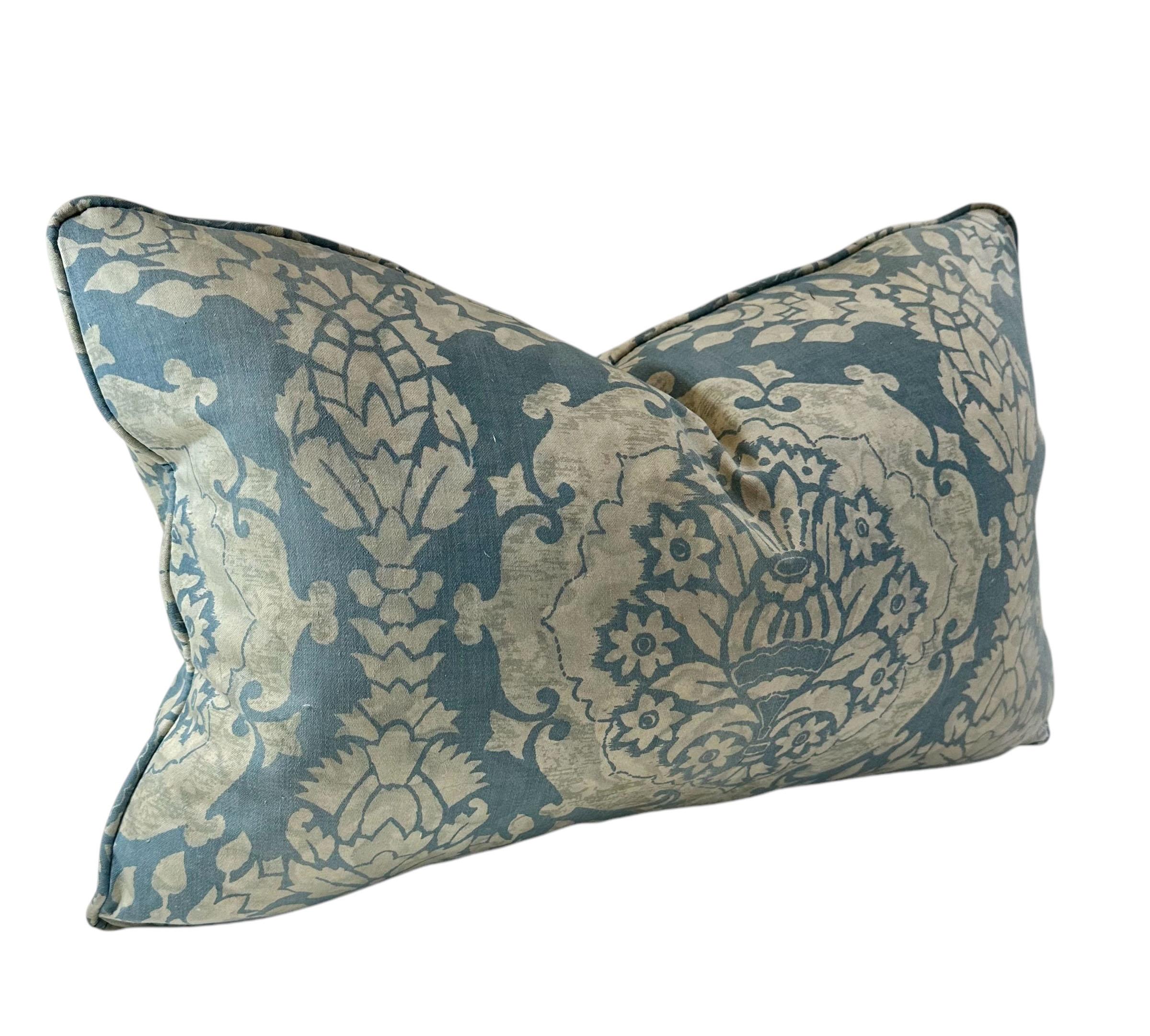 This custom made Italian Fortuny pillow is a timeless piece of luxury and craftsmanship, crafted from exquisite cotton Fortuny fabric dating back to the 1940s in Italy. Renowned for its rich textures and intricate patterns, Fortuny fabric embodies
