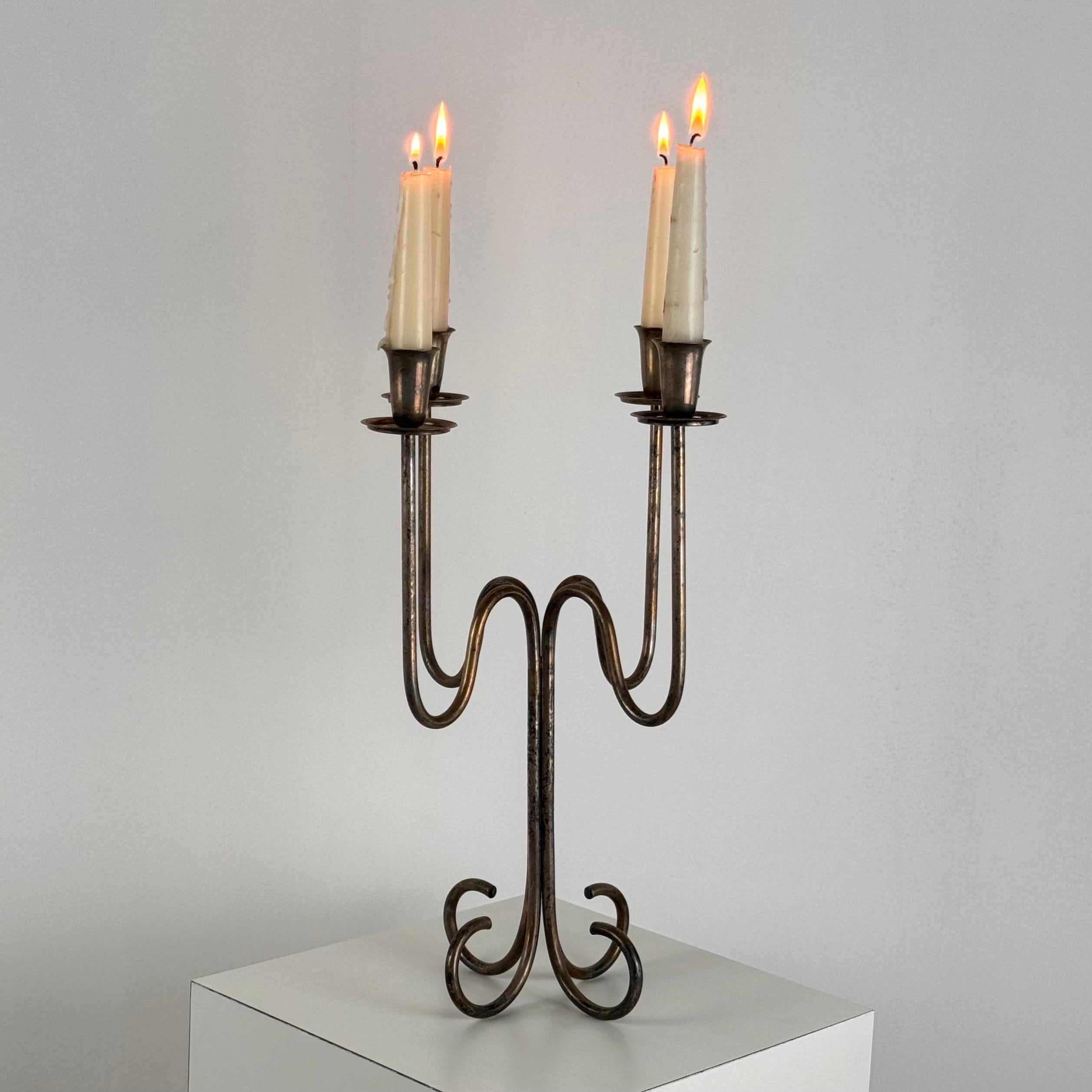 Introducing an elegant Italian four-arm candelabrum in silverplate from the 1930s. This exquisite piece features an authentic and truly incredible patina, showcasing the craftsmanship and elegance of Italian design.

Standing at an height of 41 cm,
