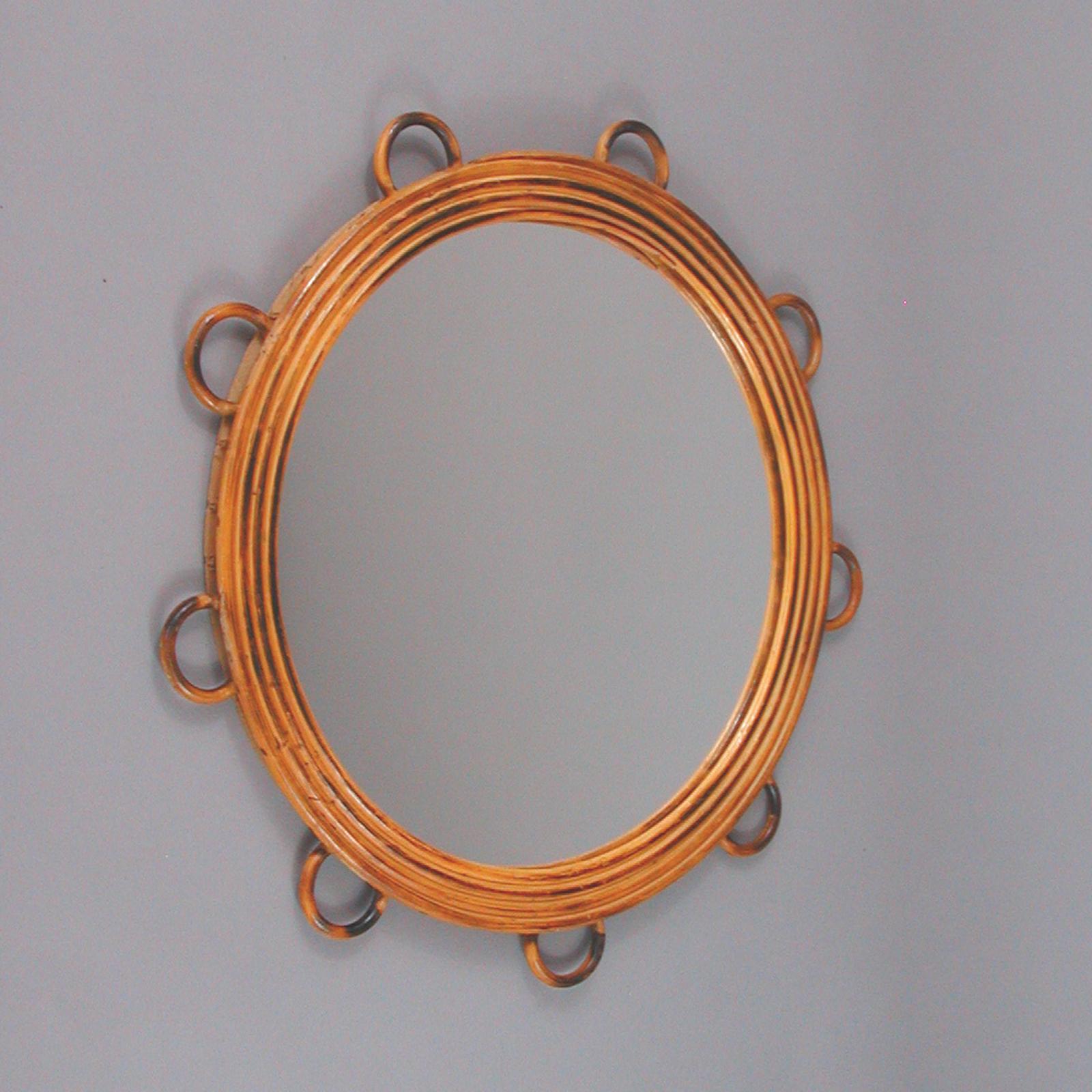 This vintage Franco Albini style wall mirror was designed and manufactured in Italy in the 1950s. It features a loop rattan round frame and mirror glass.

Condition is very good with few signs of use and age. Rattan with some minor wear but no