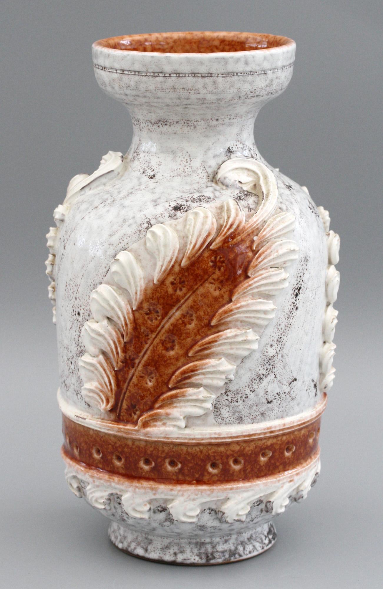 Hand-Crafted Italian Fratelli Fanciullacci Acanthus Leaf Pattern Ceramic Vase For Sale