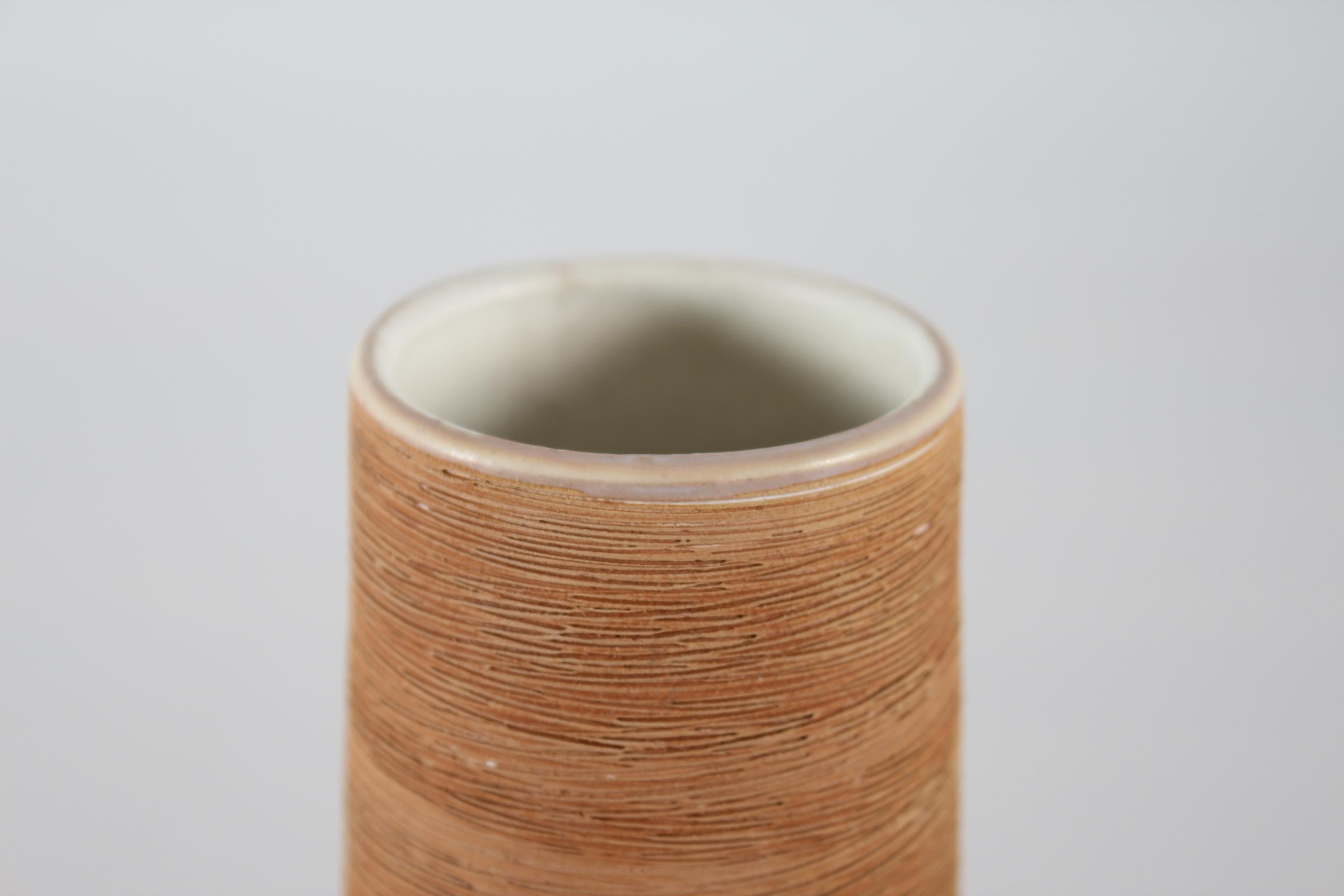 Italienische italienische Fratelli Fanciullacci-Vase mit geprägter Dekoration von Fantasy-Tieren im Zustand „Gut“ im Angebot in Silkeborg, Silkeborg