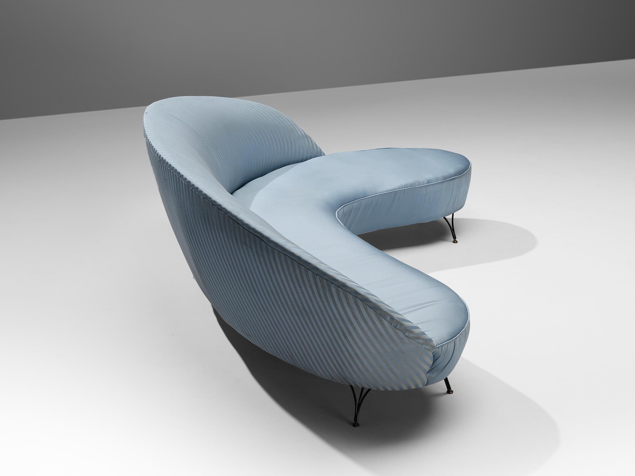 Canapé italien Freeform Curved Sofa in Light Blue Upholstery en vente 3