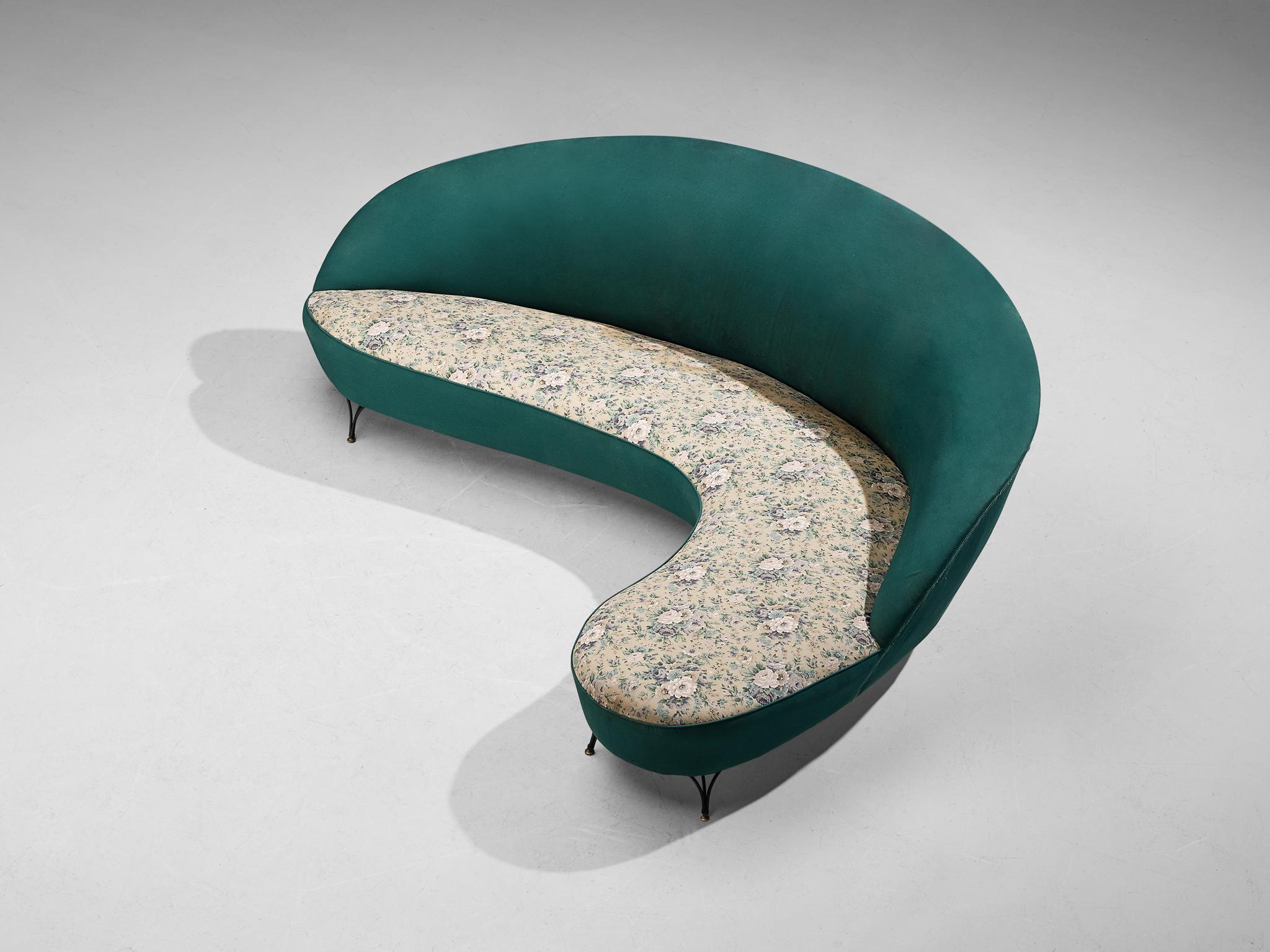 Sofa, fabric, metal, brass,Italy, 1950s

This eccentric sofa features an interesting composition. The seating area and the backrest are organically shaped and together with the absence of strict angles, the sofa attains a sculptural expression.