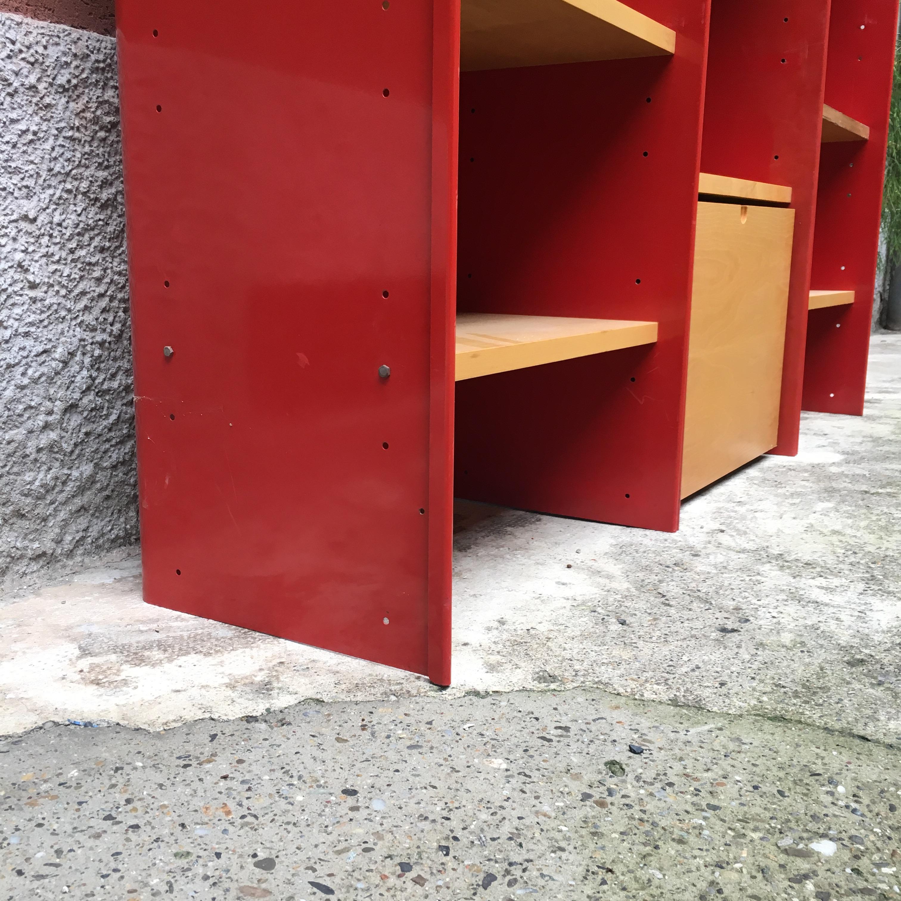 Italian Freestanding Red Enamelled Metal Bookcase by Arflex, 1970s For Sale 6