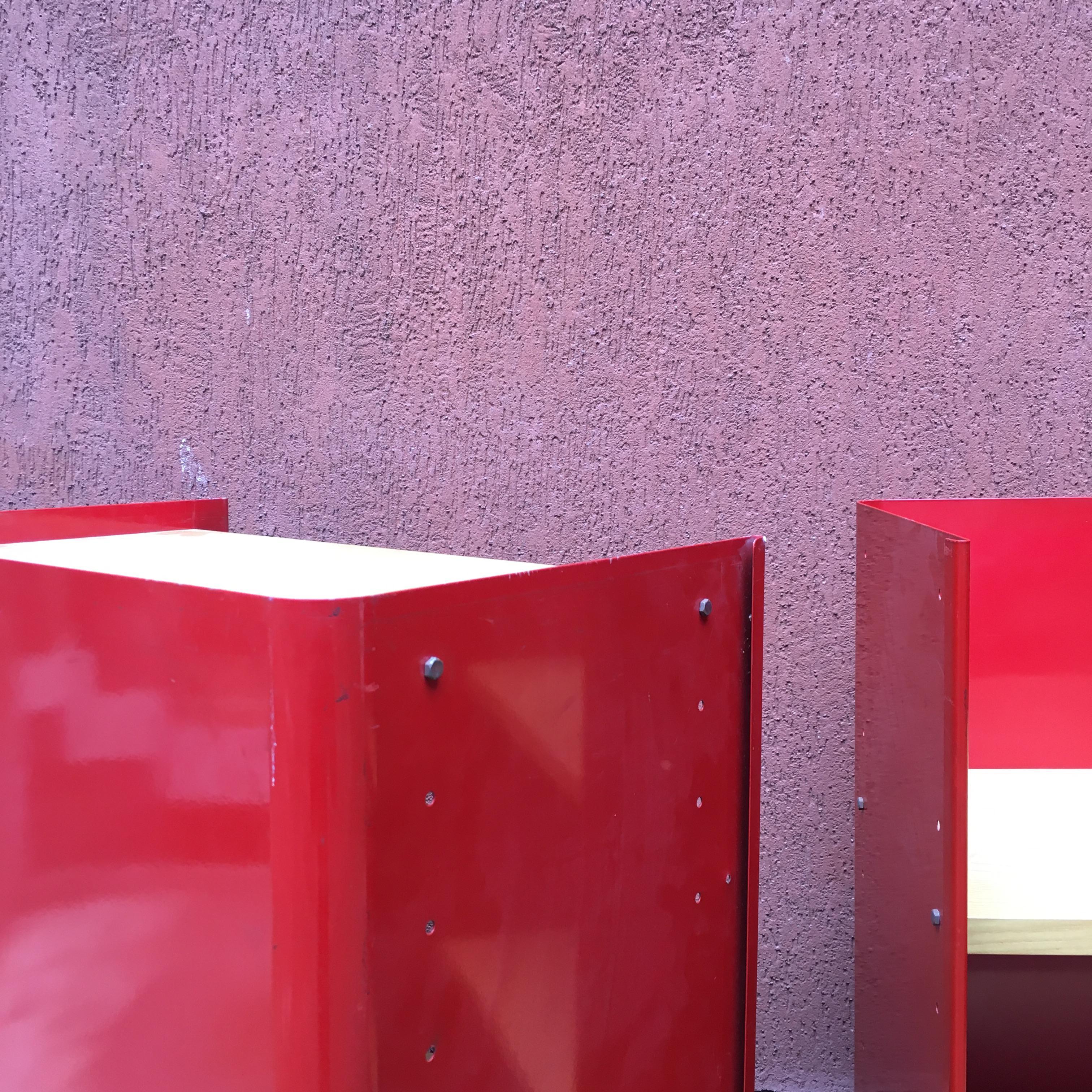 Italian Freestanding Red Enamelled Metal Bookcase by Arflex, 1970s For Sale 7