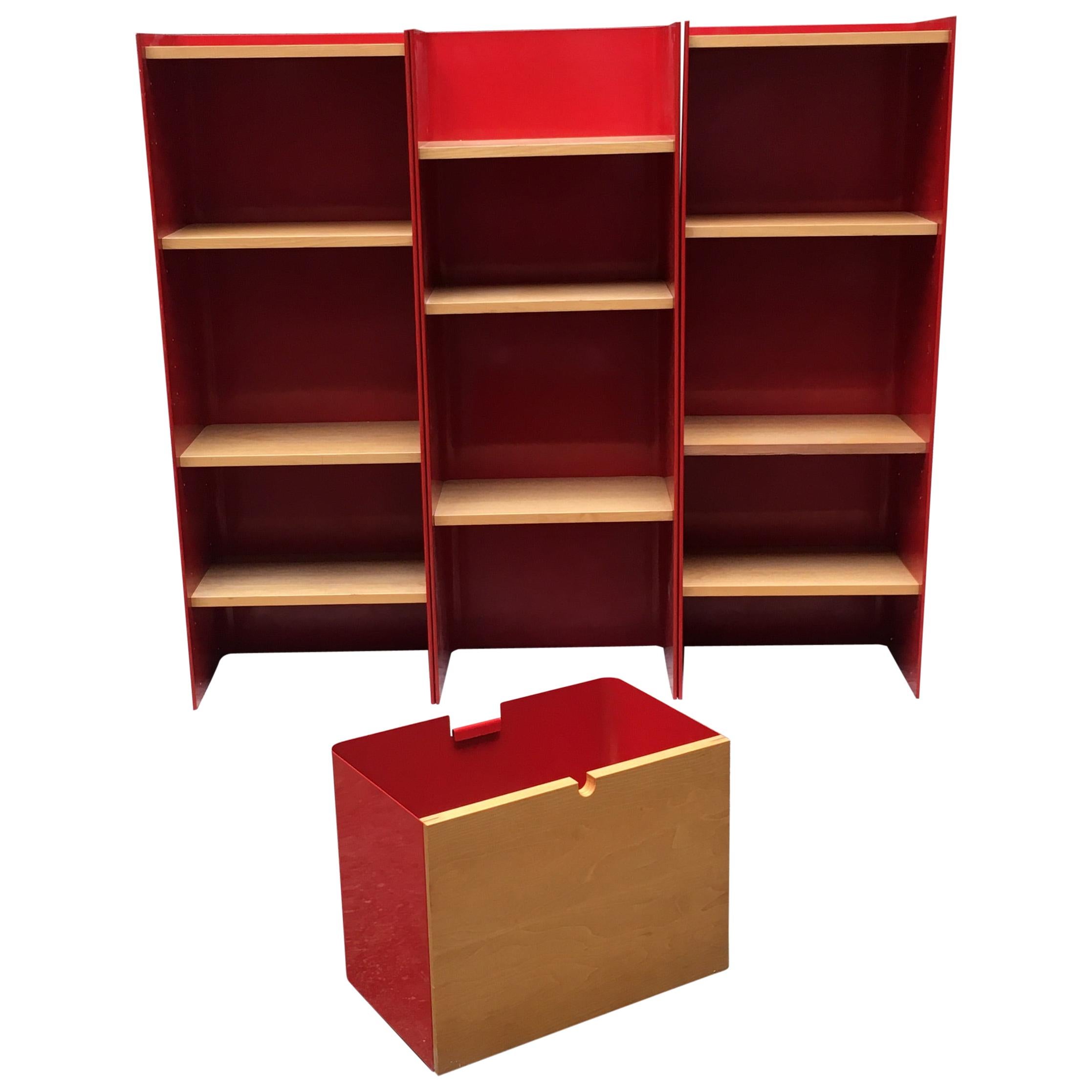 Italian Freestanding Red Enamelled Metal Bookcase by Arflex, 1970s For Sale