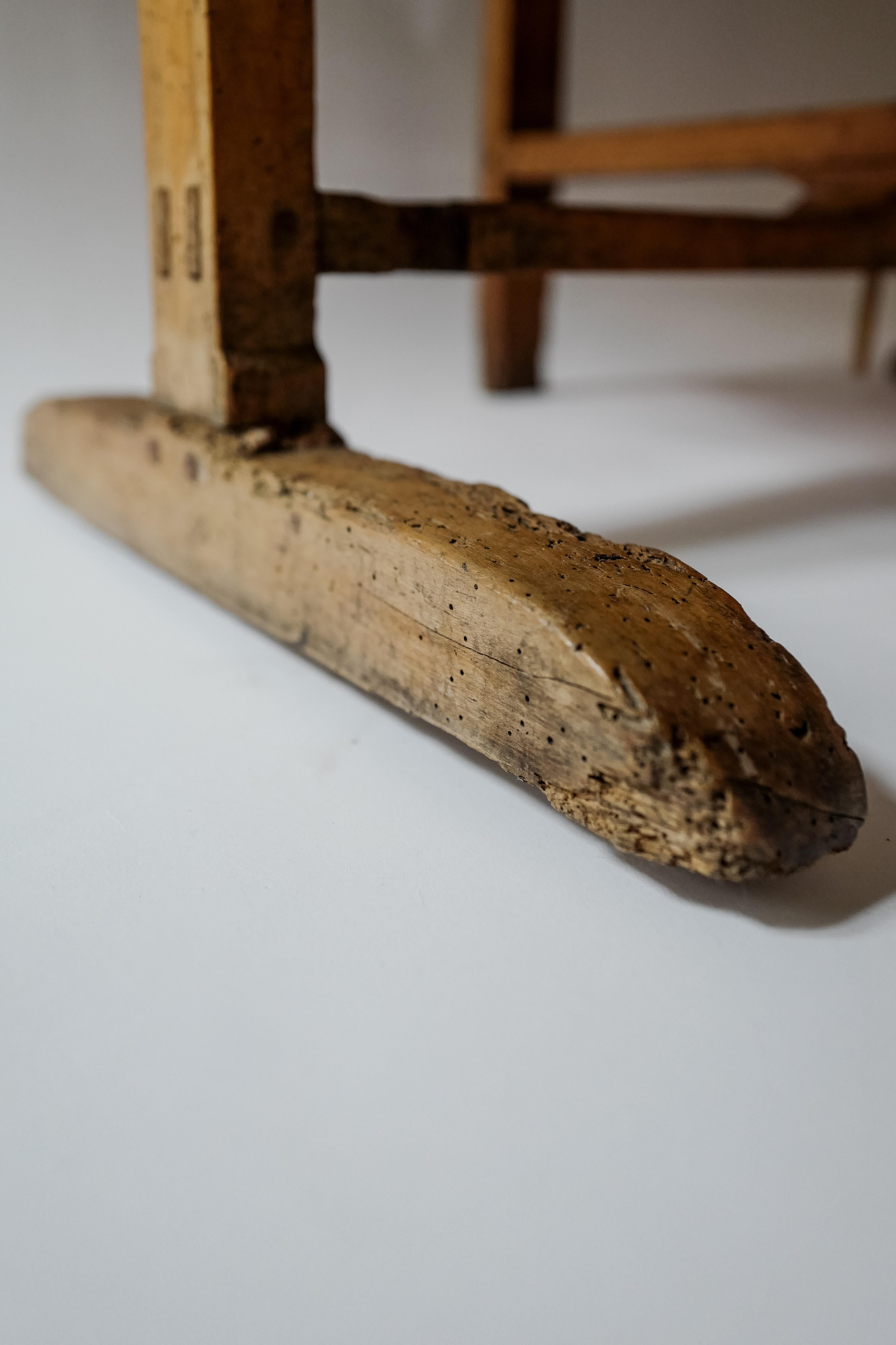 Table ovale à plateau basculant en pin d'alpage italien/français du XIXe siècle - Patine d'usage 2
