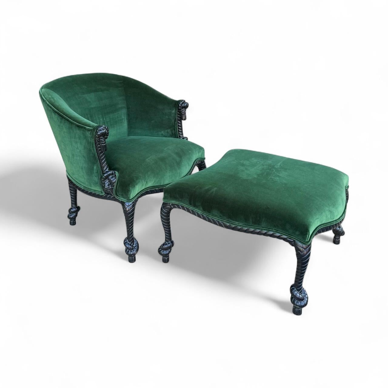 Chaise et ottoman en velours vert sculpté de style italien, français et napoléonien  S/2 en vente 4