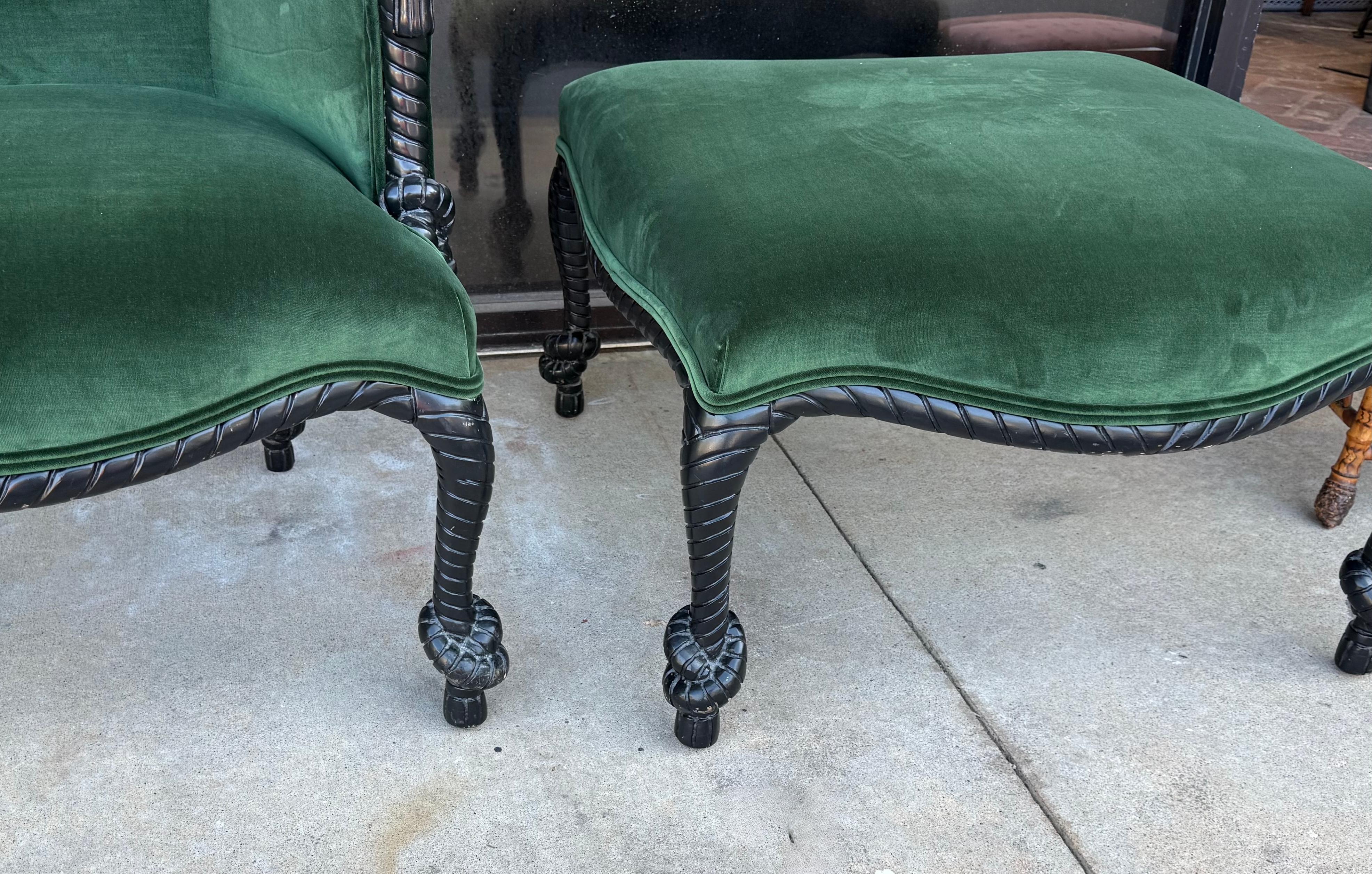 Chaise et ottoman en velours vert sculpté de style italien, français et napoléonien  S/2 en vente 1