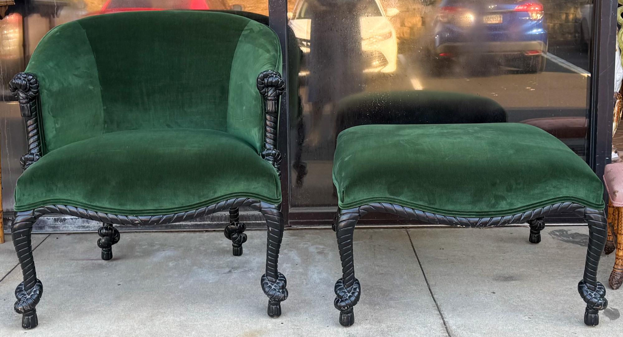 Chaise et ottoman en velours vert sculpté de style italien, français et napoléonien  S/2 en vente 2