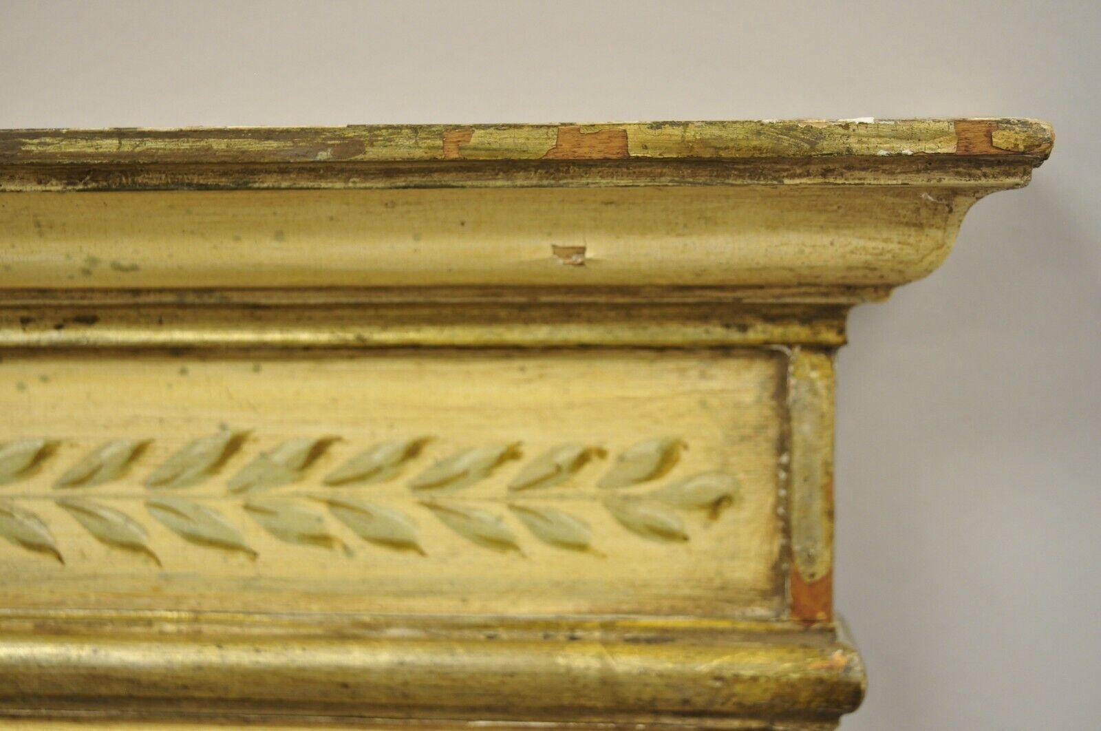 Miroir de salle à console Trumeau en bois doré peint à la main Bon état - En vente à Philadelphia, PA