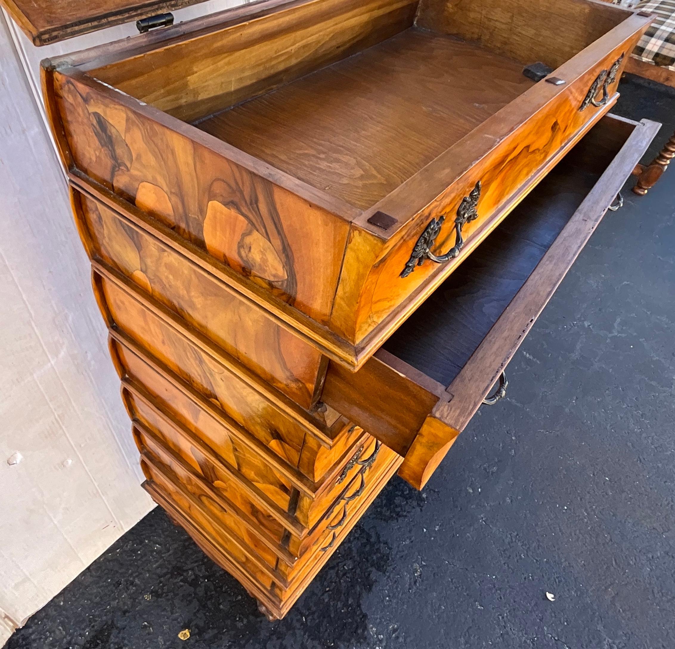 Italian French Style Faux Book Burl Wood Chest / Table / Jewelry Casket  In Good Condition In Kennesaw, GA