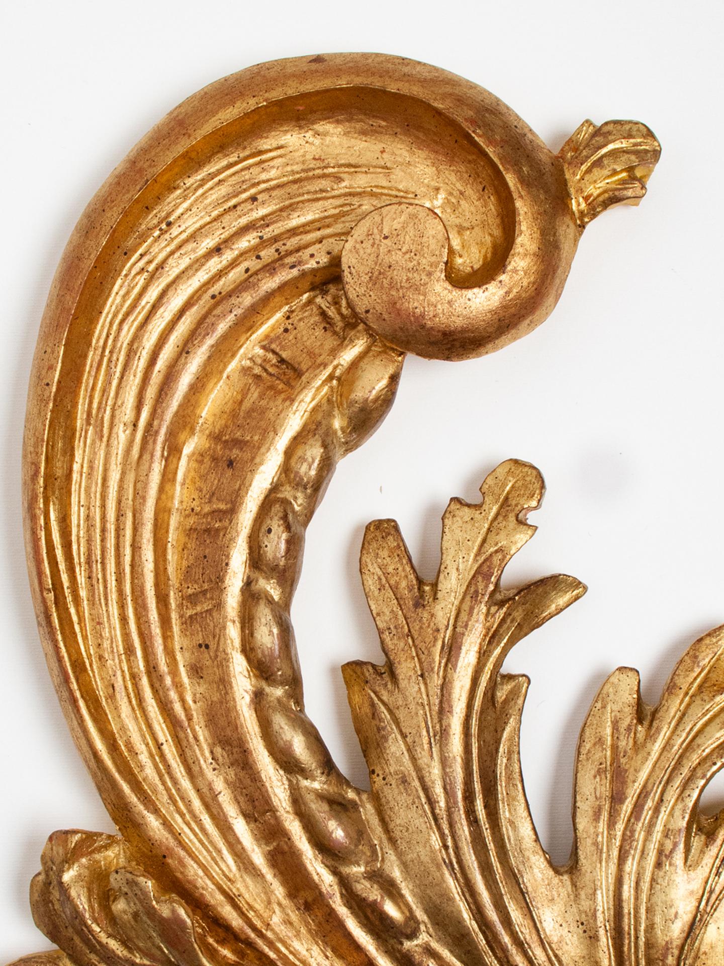 Italian Frieze in Hand-Carved and Gilded Wood In Excellent Condition In Alessandria, Piemonte