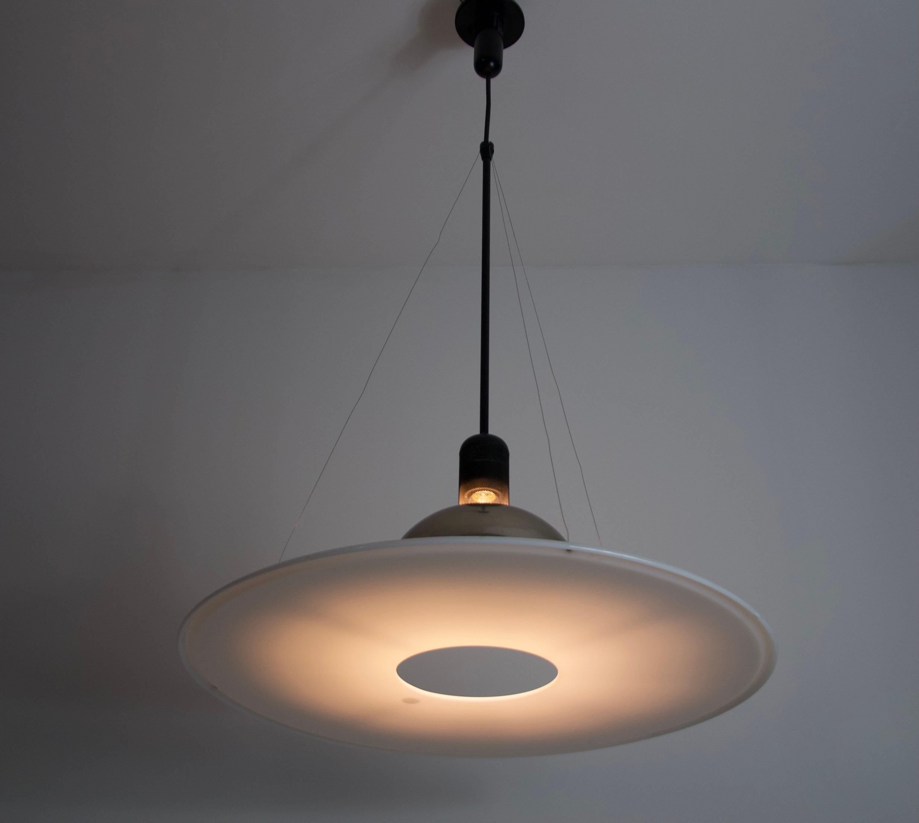 Italian Frisbi 850 Pendant Lamp by Achille Castiglioni for Flos, 1970s In Good Condition For Sale In Hagenbach, DE