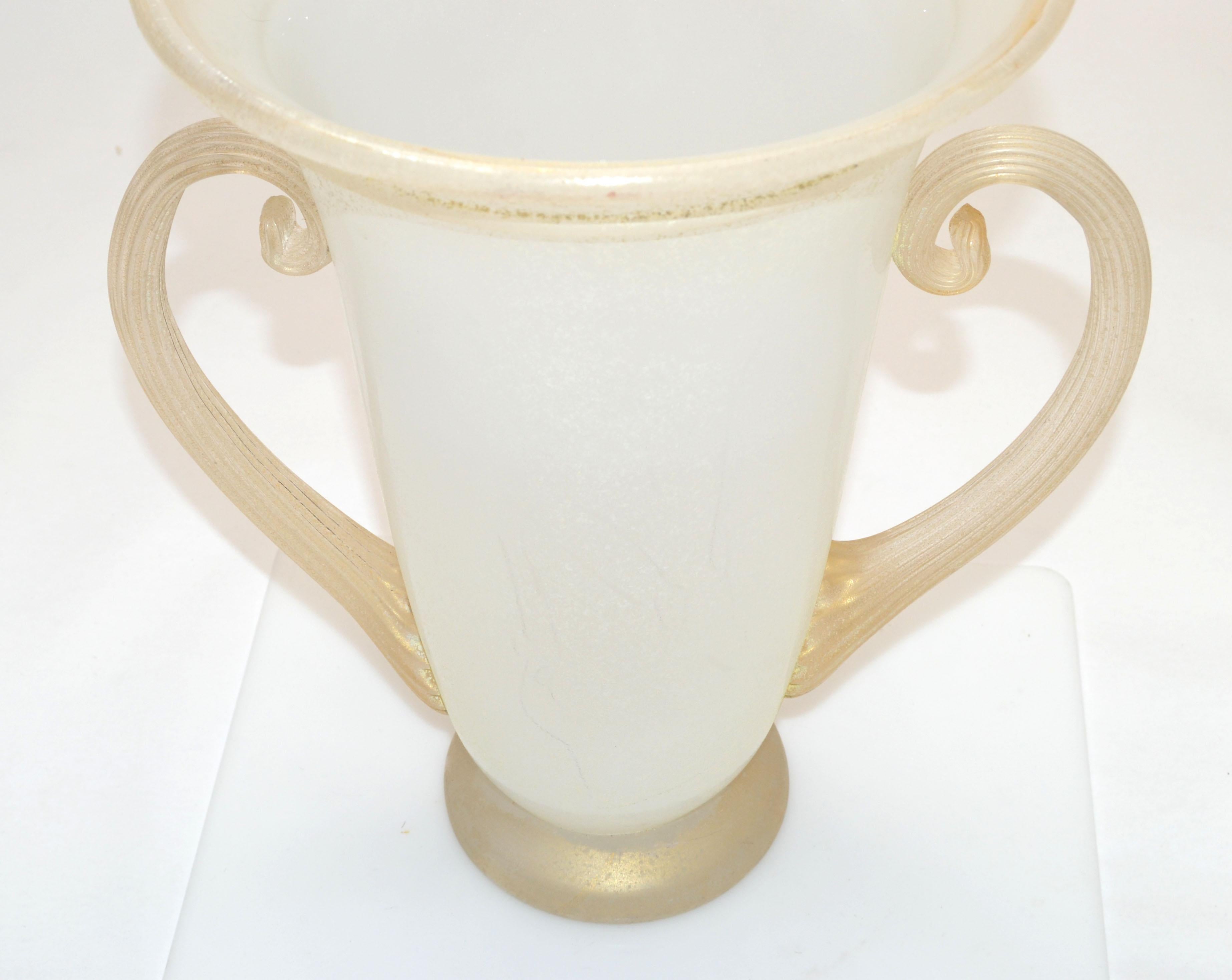 Italian Frosted & Infused Gold Scavo Glass Urn Vase, Vessel Handles Italy 1980 In Good Condition For Sale In Miami, FL