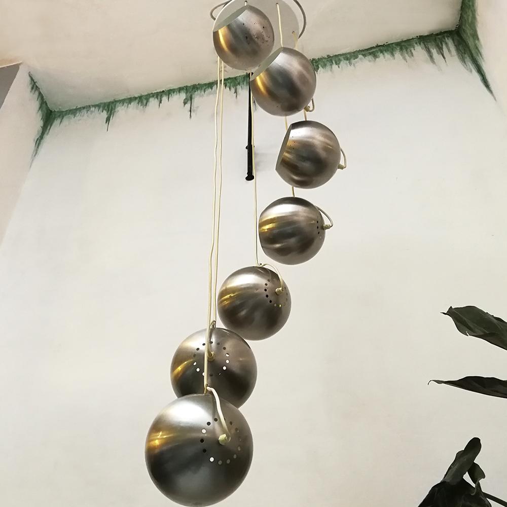 Italian frosted steel, seven lights chandelier by Guzzini, circa 1970
Rare and impressive frosted steel italian chandelier by Guzzini, dating to the 70s. composed by a central white painted metal structure, with seven spheric hanging lights, in
