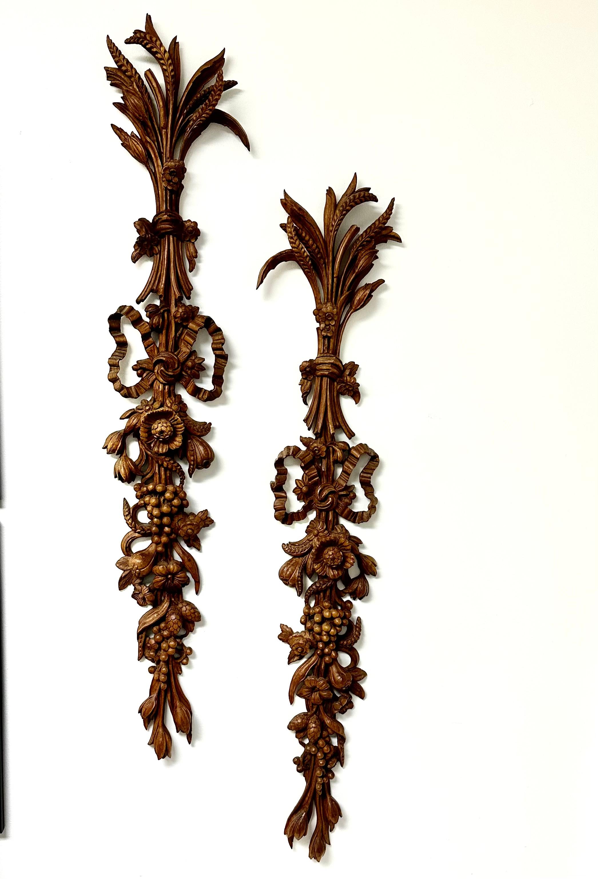 Late 19th Century Italian Fruitwood Bouquet Of Flowers Wall Hangings For Sale