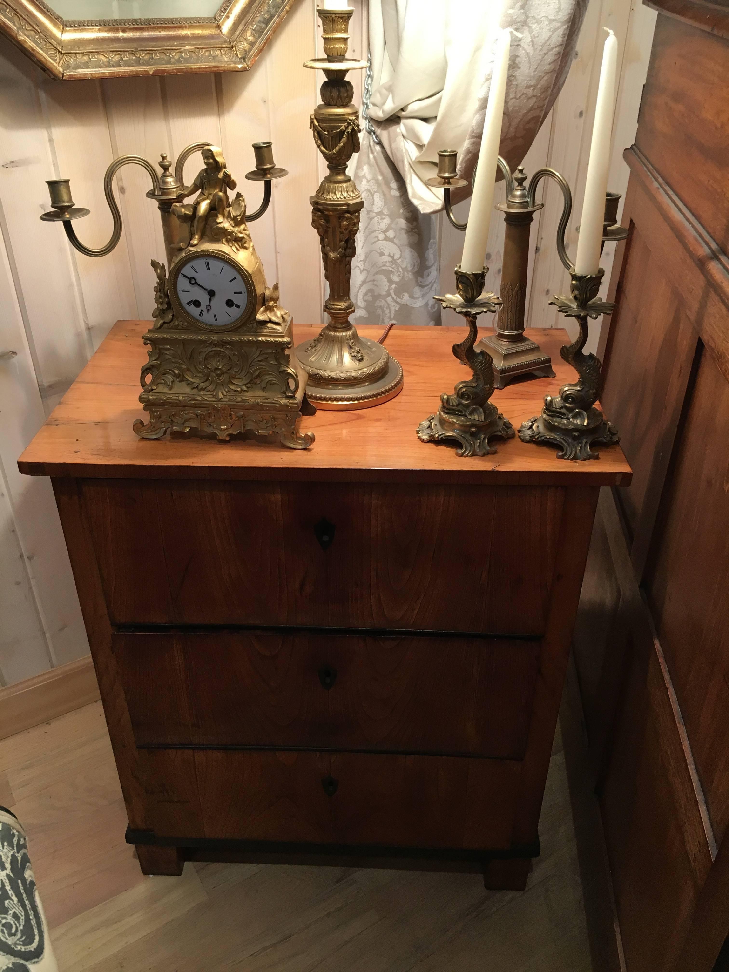 Italian Fruitwood Neoclassical Three-Drawer Chest/ Butlers Desk.   In Excellent Condition In Buchanan, MI