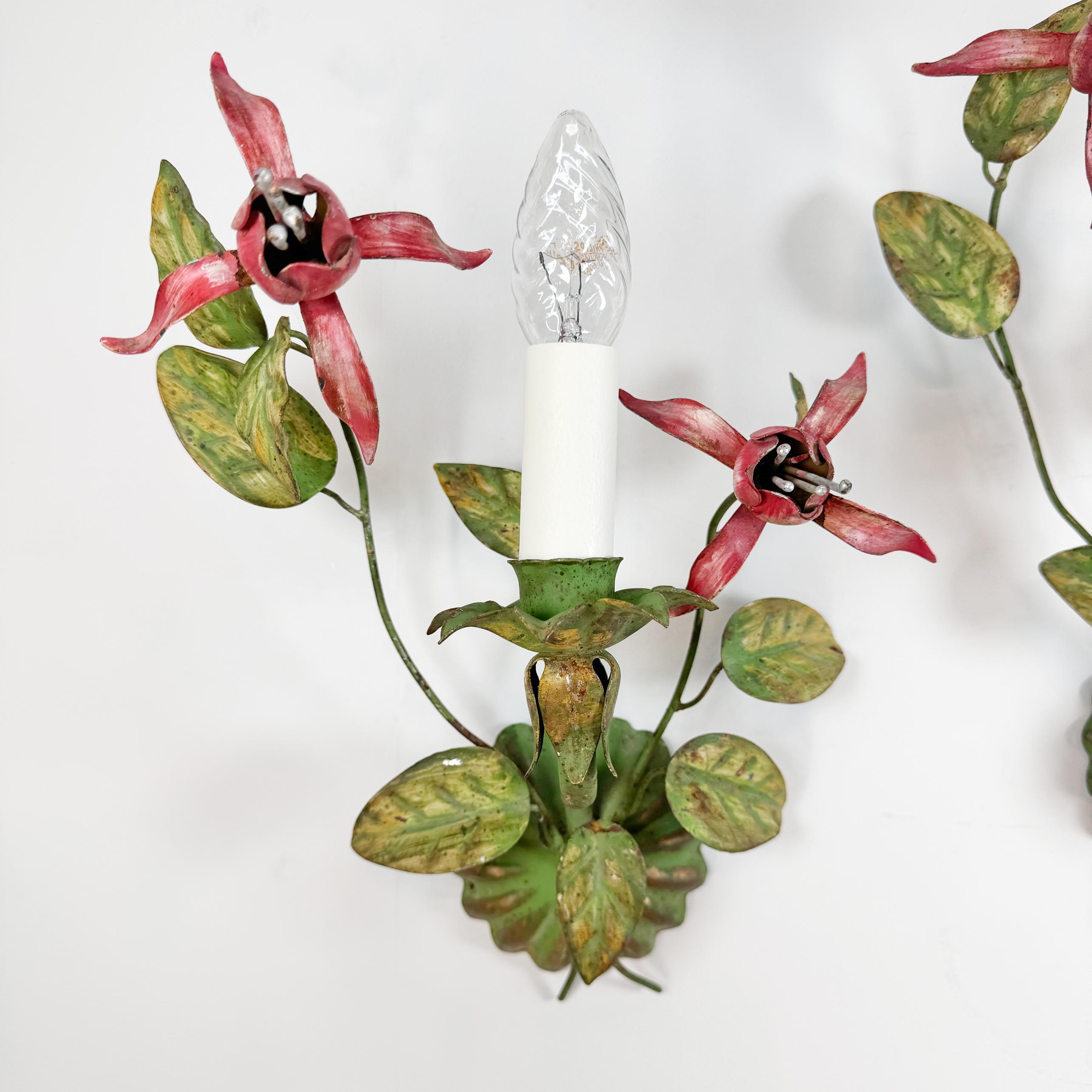 Italienische Fuchsia-Blumen-Wandleuchter (Mitte des 20. Jahrhunderts) im Angebot