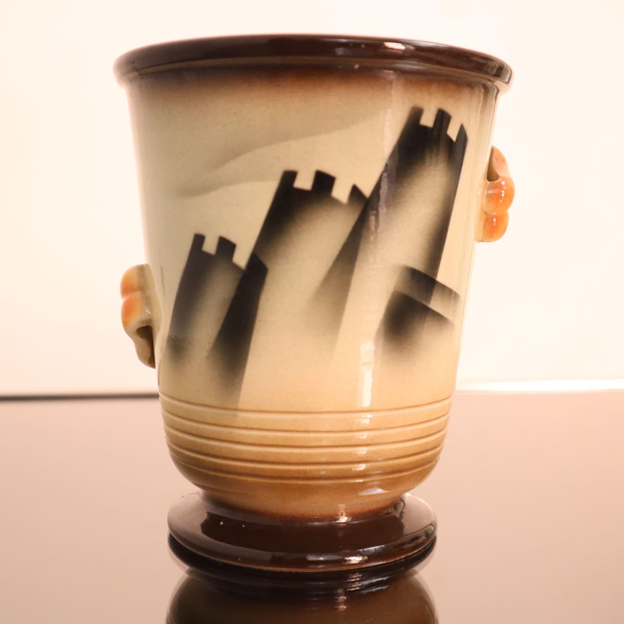 Italian Futurist Art Deco Ceramic Vase, HandPainted by FACI, 1930s (Art déco) im Angebot