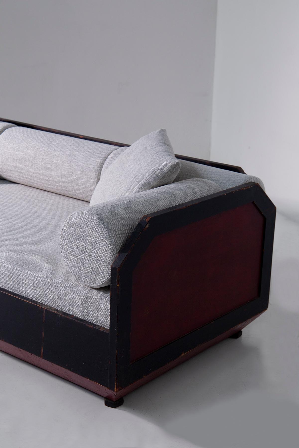 Italian Futurist-era geometric sofa with cotton fabric For Sale 3
