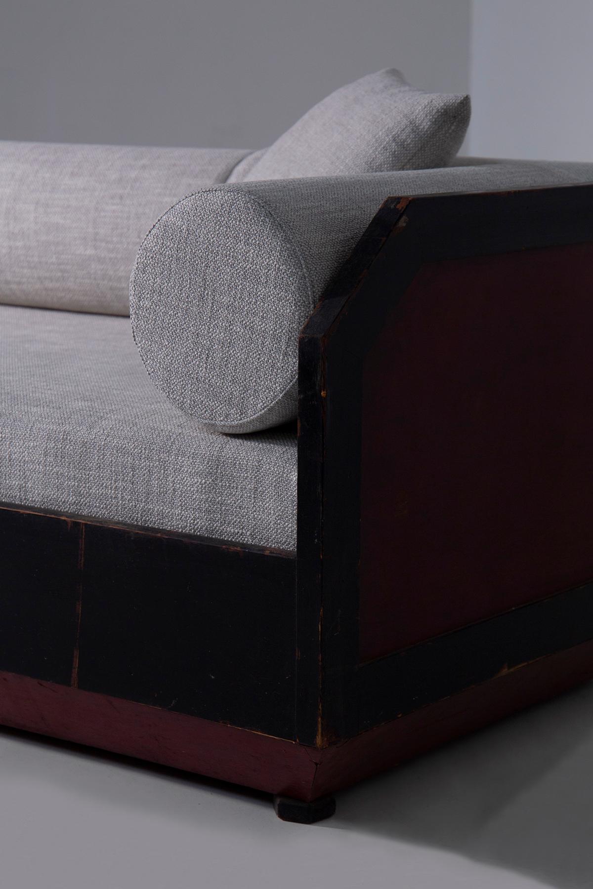 Italian Futurist-era geometric sofa with cotton fabric For Sale 4