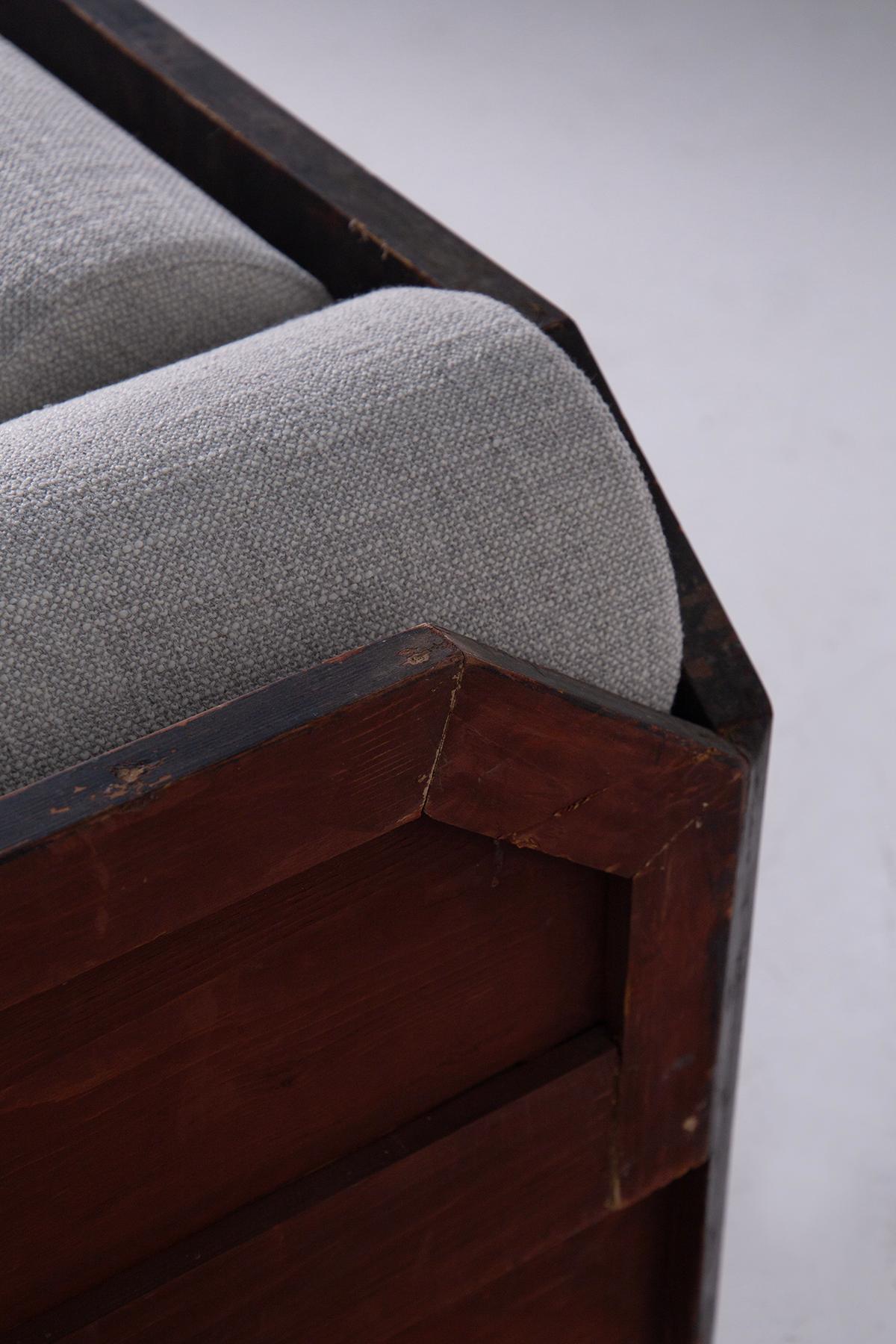 Italian Futurist-era geometric sofa with cotton fabric grey in vendita 4
