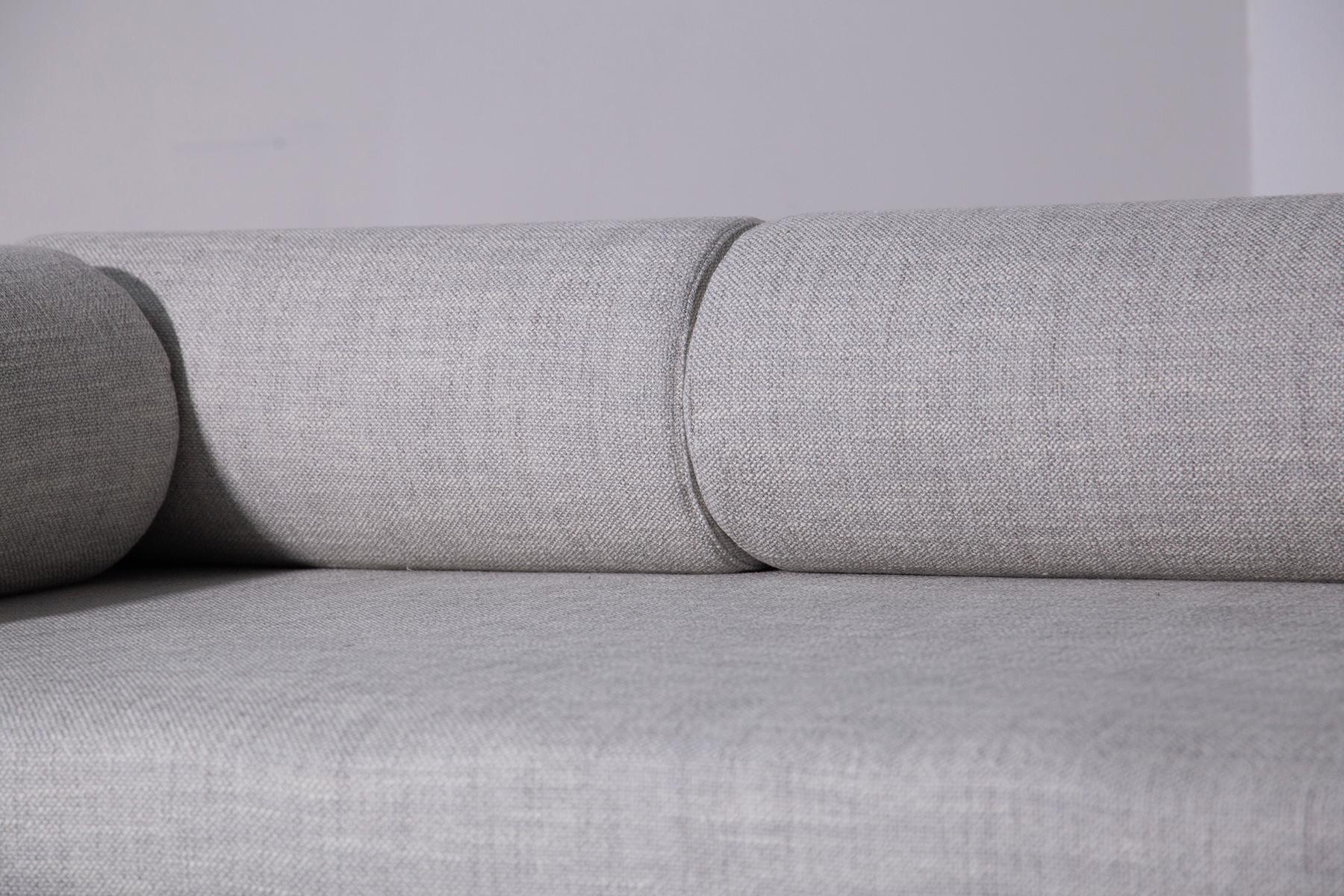Italian Futurist-era geometric sofa with cotton fabric grey in vendita 6
