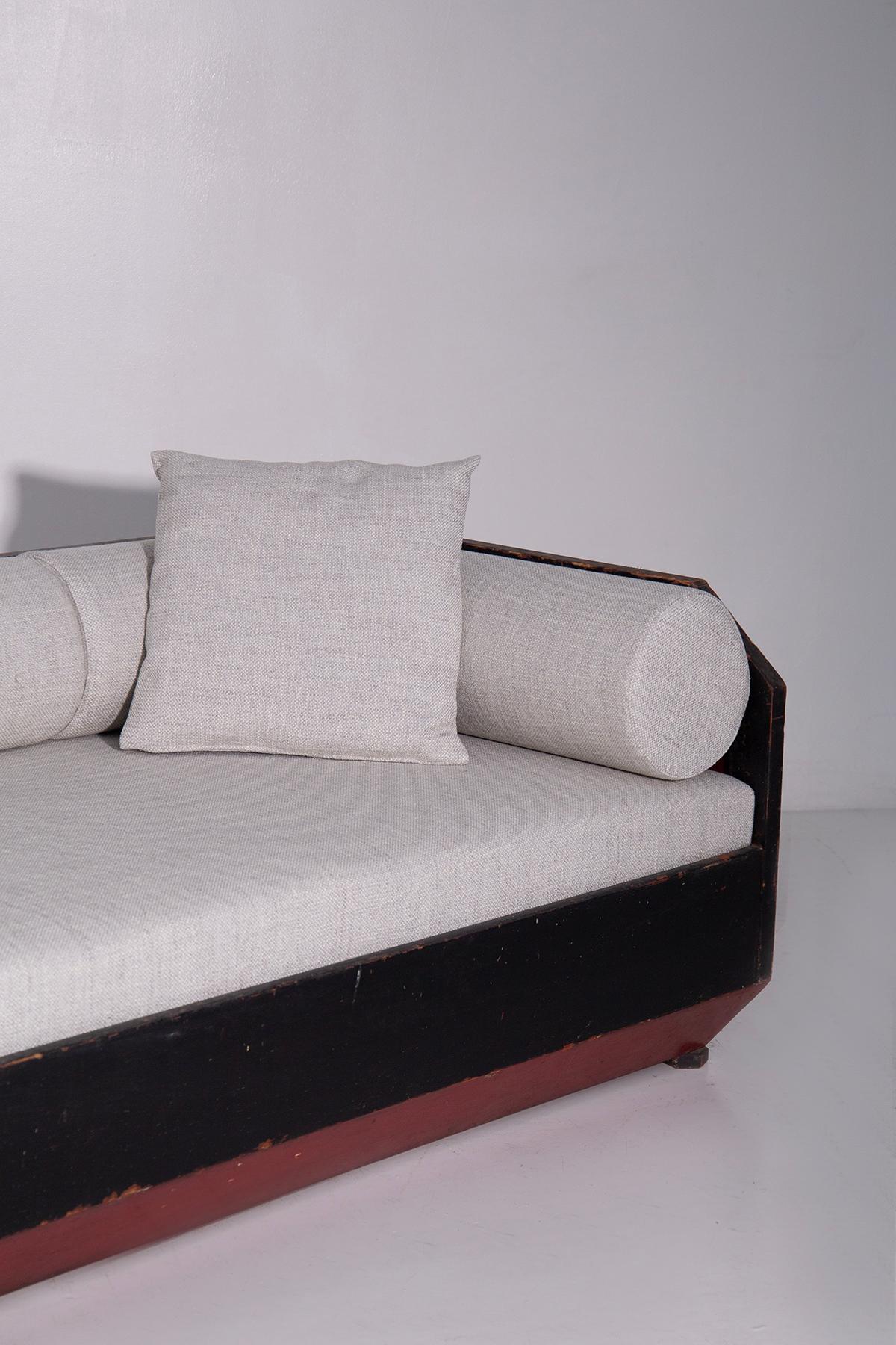 Italian Futurist-era geometric sofa with cotton fabric grey In condizioni buone in vendita a Milano, IT