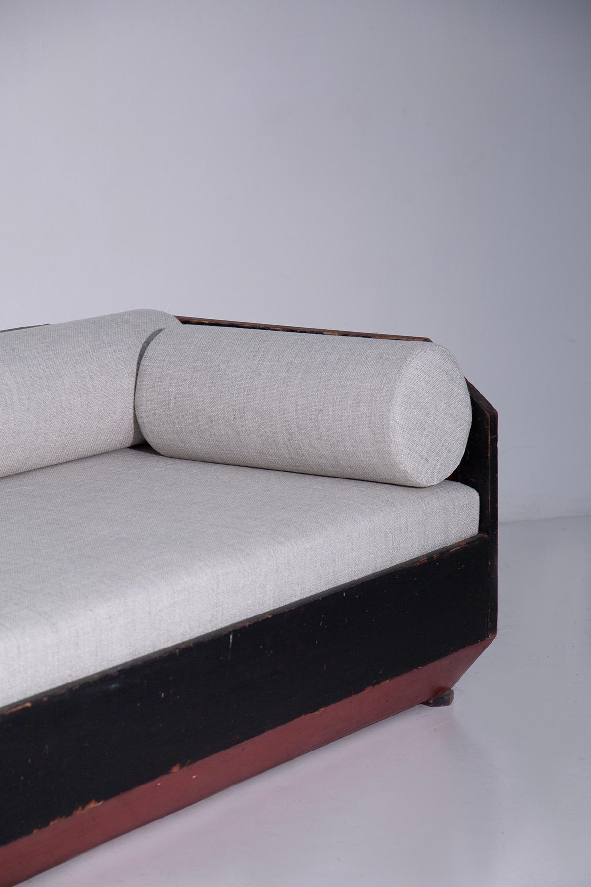 Cotone Italian Futurist-era geometric sofa with cotton fabric grey in vendita