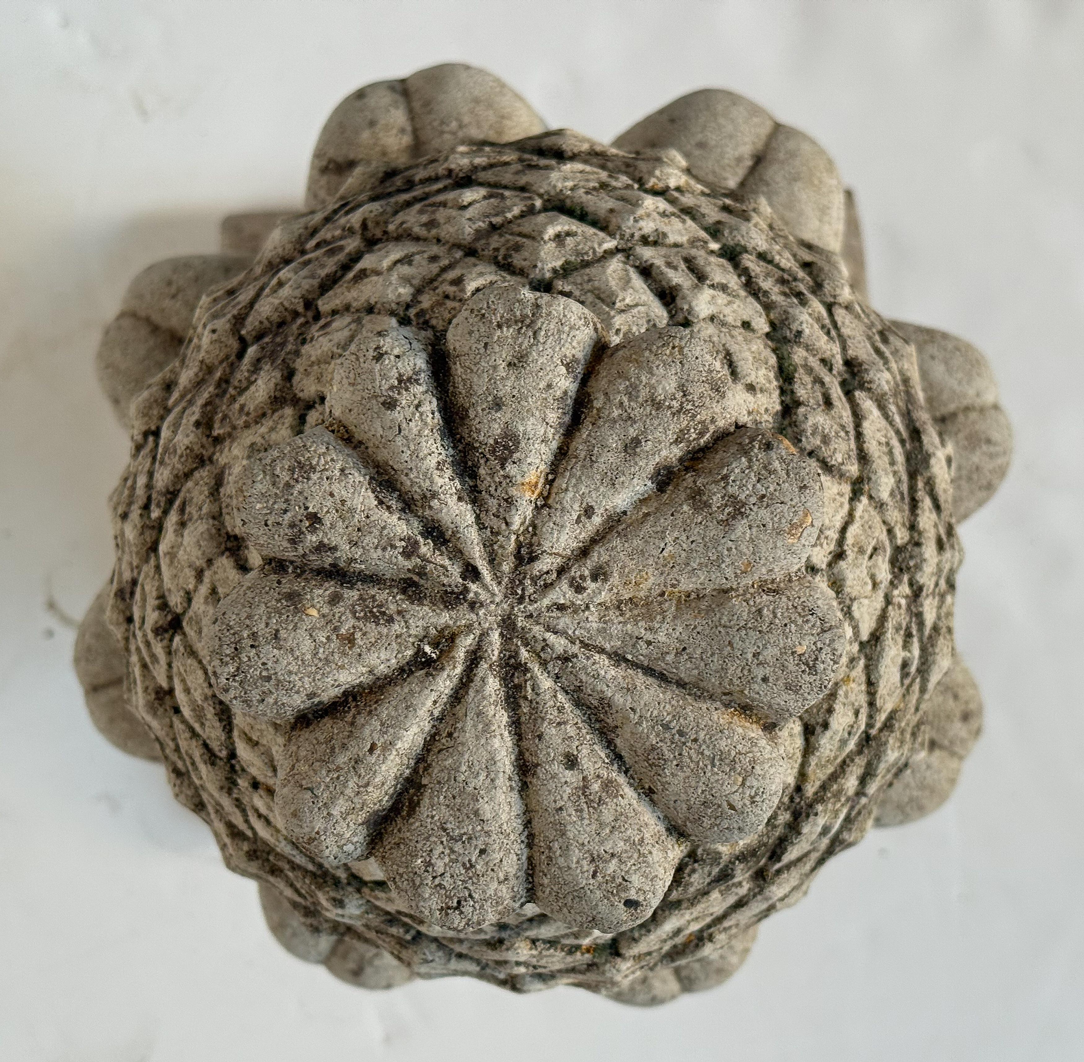 Finali o copiglie di ananas in pietra statuaria per giardini italiani - Prezzo individuale in vendita 4