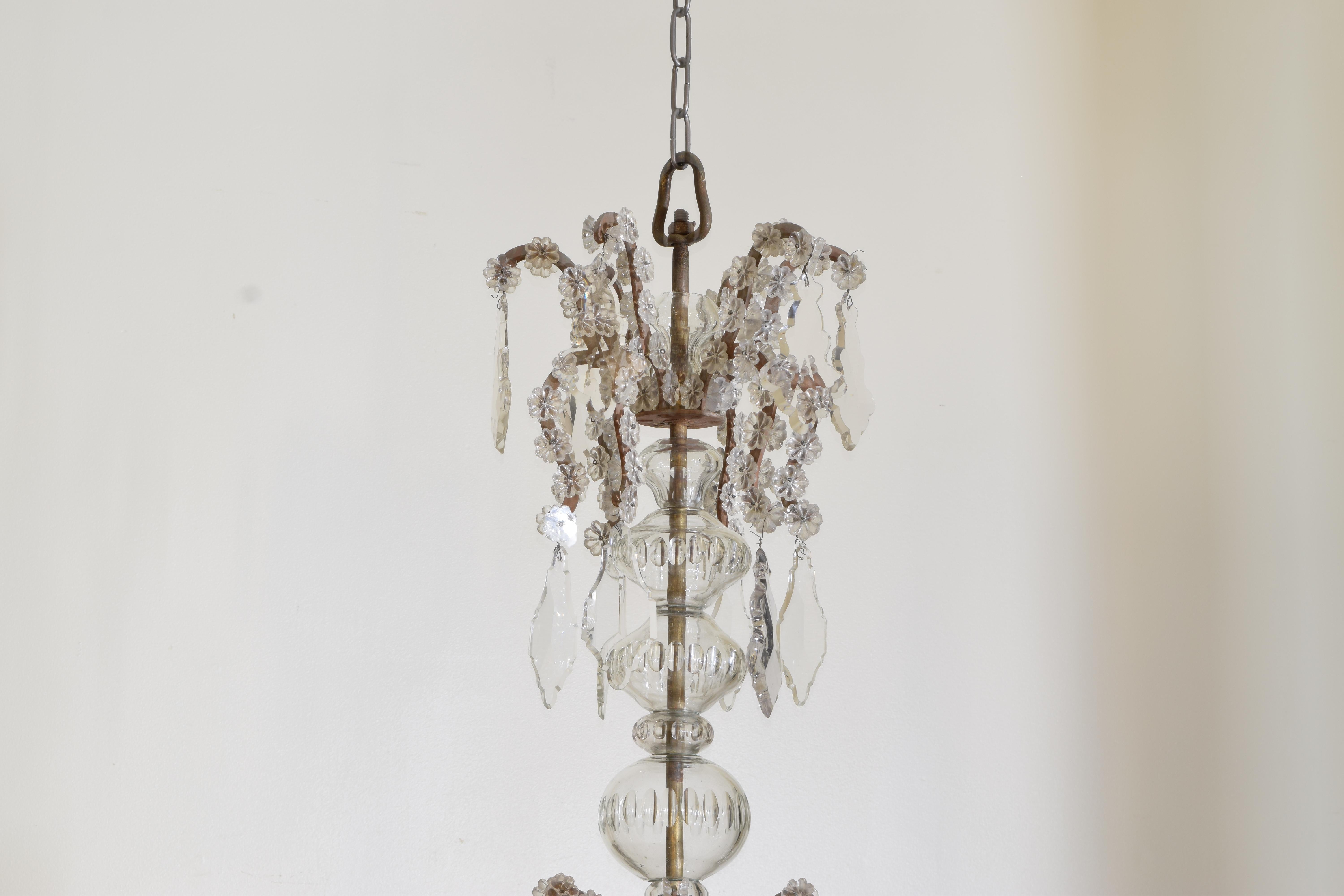 Italian, Genova/Naples, grand lustre à 24 lumières en verre et métal doré, milieu du 19e siècle Bon état - En vente à Atlanta, GA