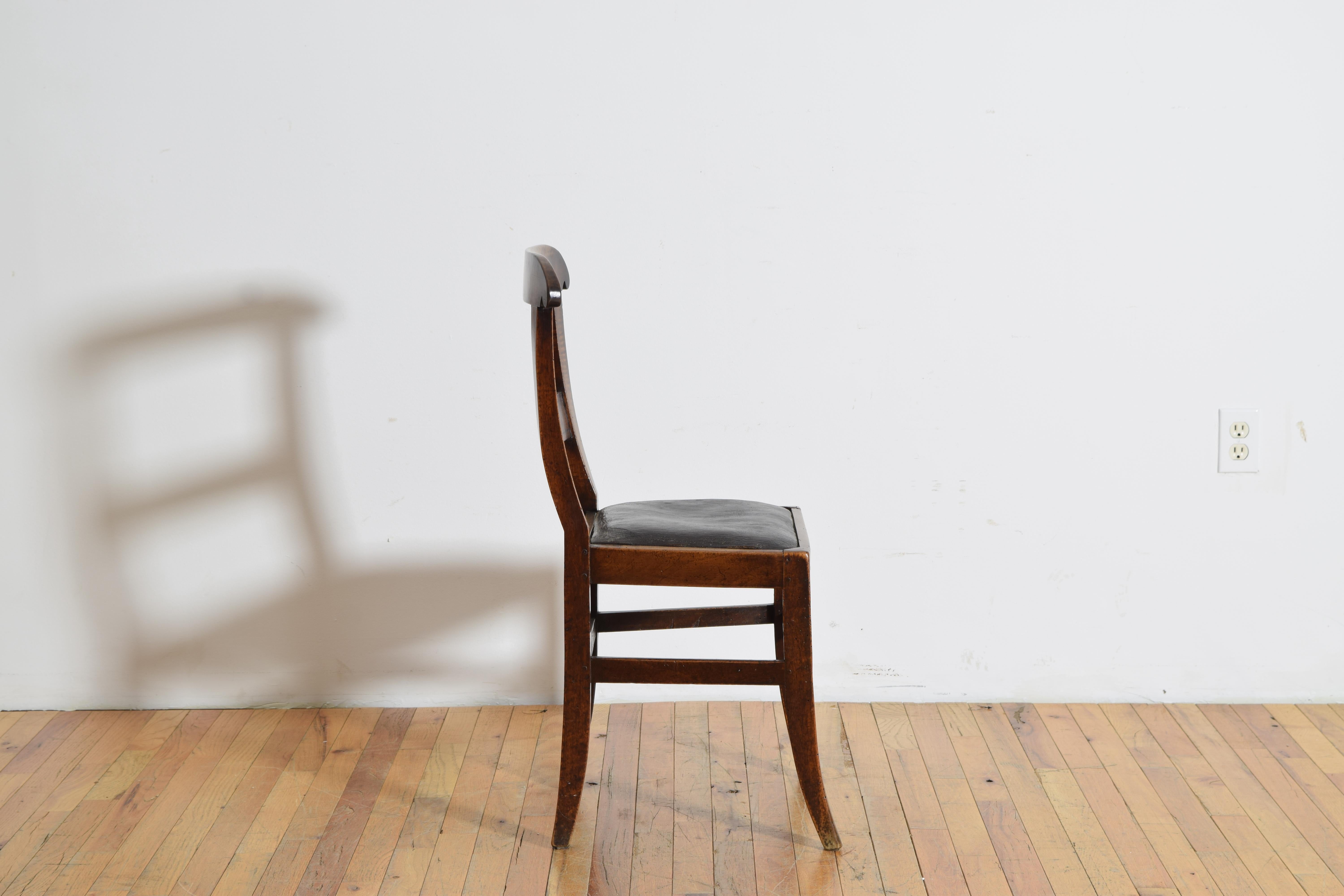 italien Italien, génois, petite chaise d'appoint néoclassique en noyer, vers 1820 en vente