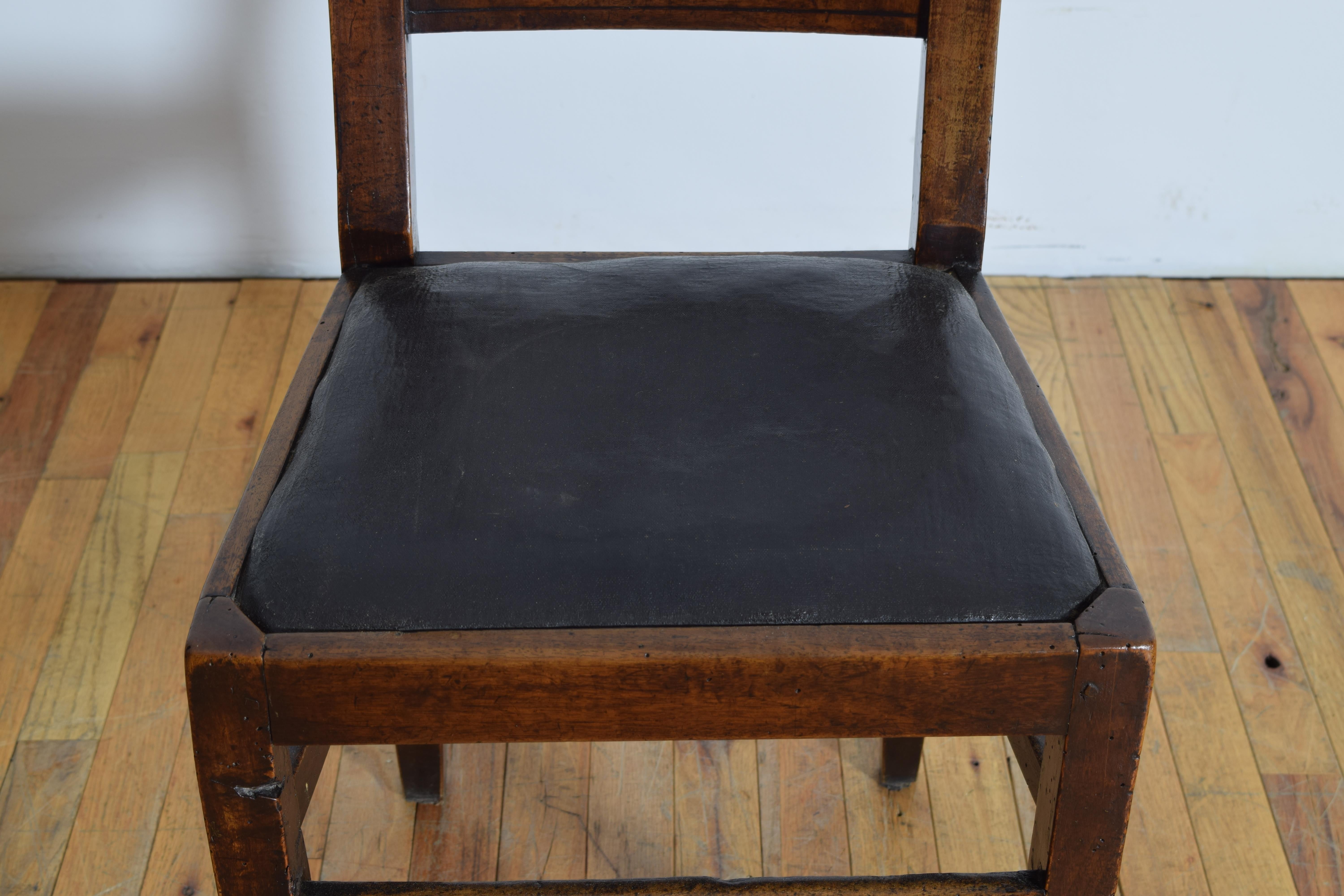 Noyer Italien, génois, petite chaise d'appoint néoclassique en noyer, vers 1820 en vente