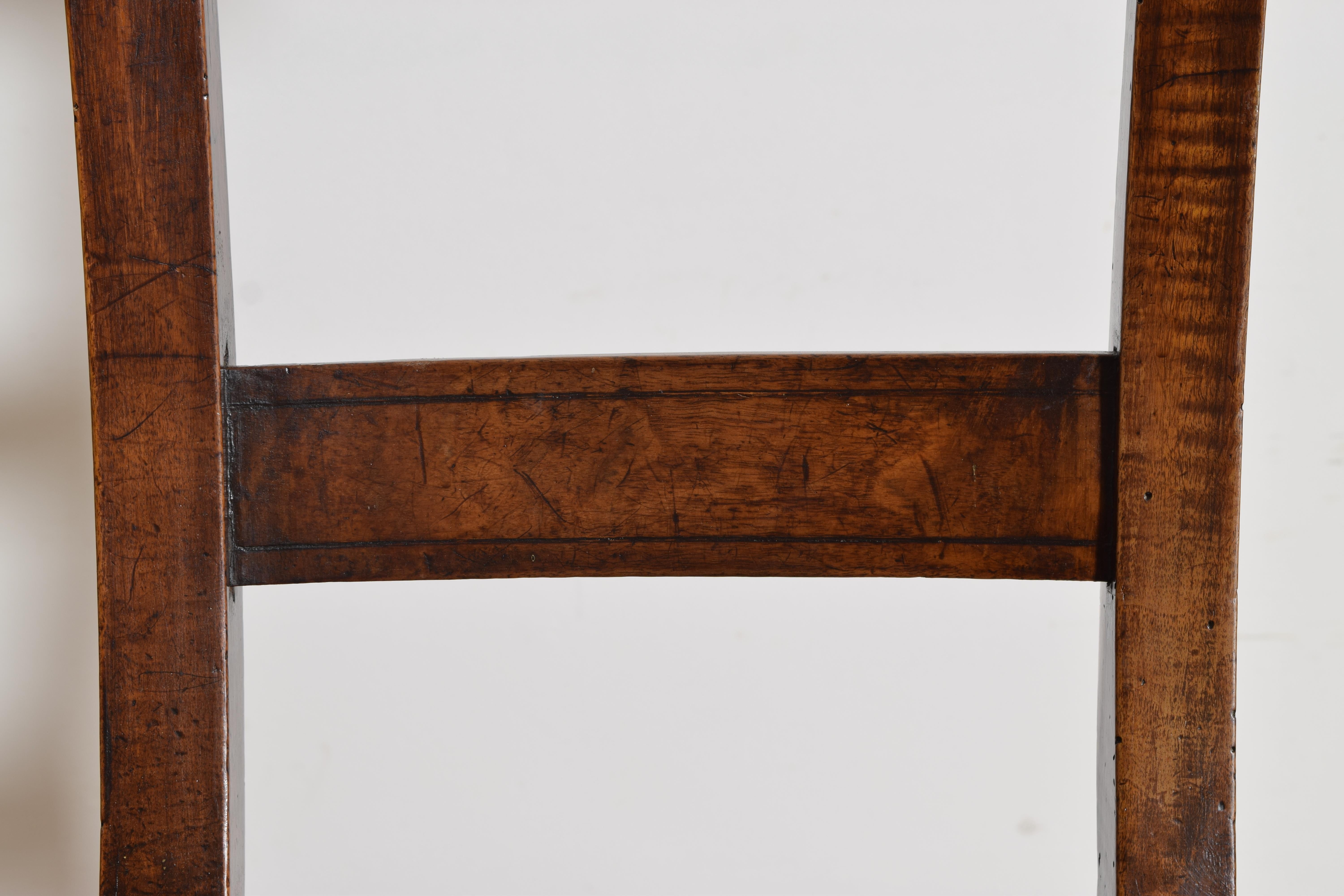 Italien, génois, petite chaise d'appoint néoclassique en noyer, vers 1820 en vente 1