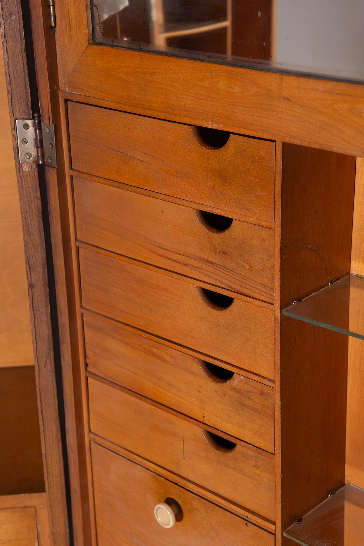 Italian gentleman's wardrobe, Vintage elegance and cabinet making craftsmanship en venta 4