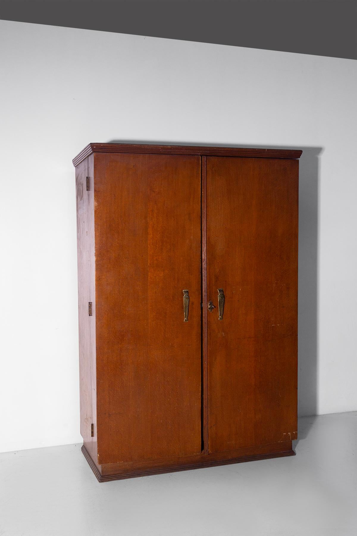 Italian gentleman's wardrobe, Vintage elegance and cabinet making craftsmanship en Bueno estado para la venta en Milano, IT