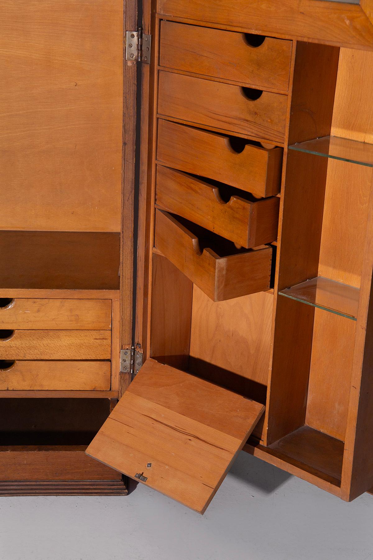 Italian gentleman's wardrobe, Vintage elegance and cabinet making craftsmanship en venta 2