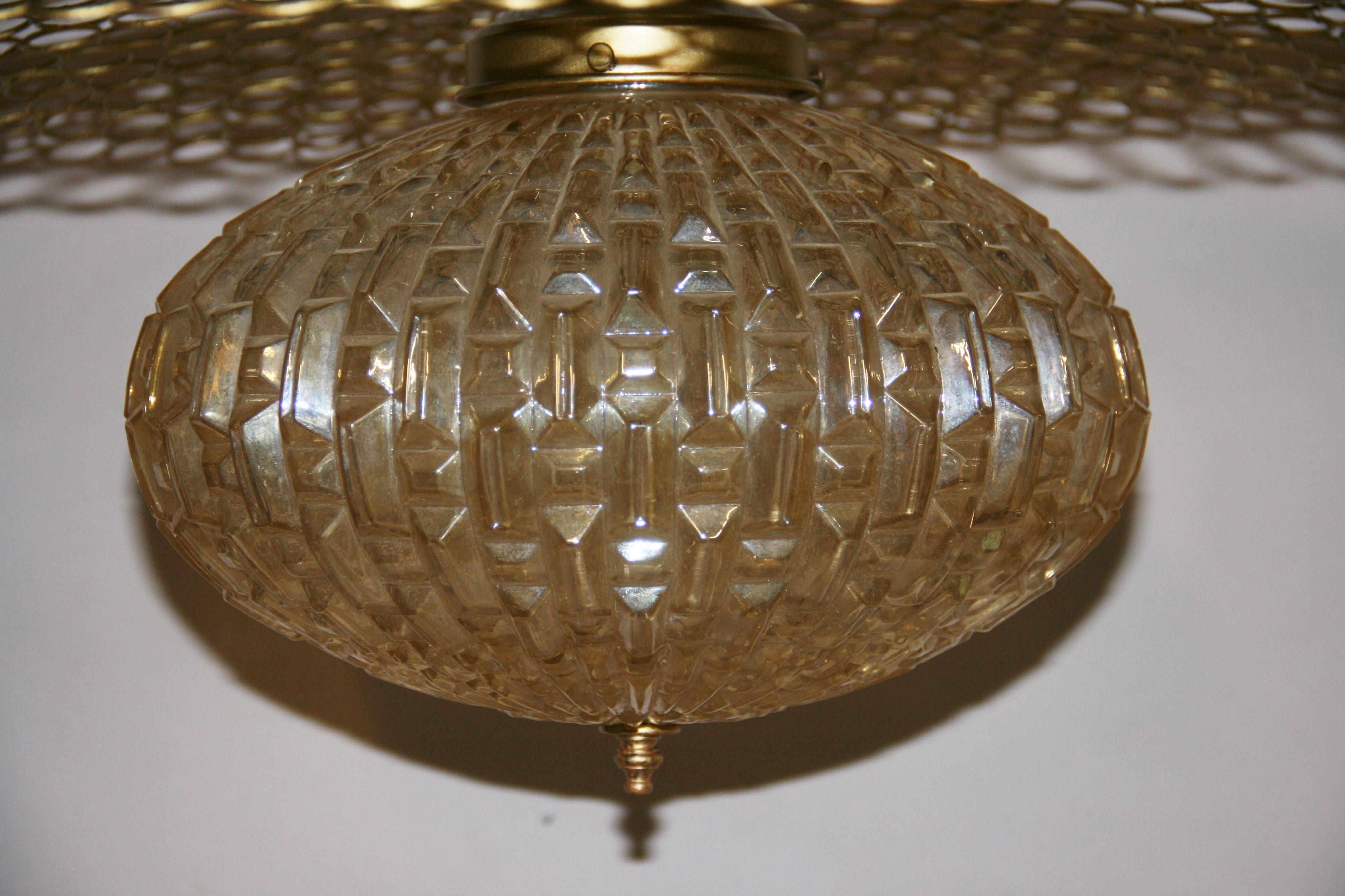Colgante geométrico italiano de cristal ámbar y metal con anillo circular Años 70 en venta 13