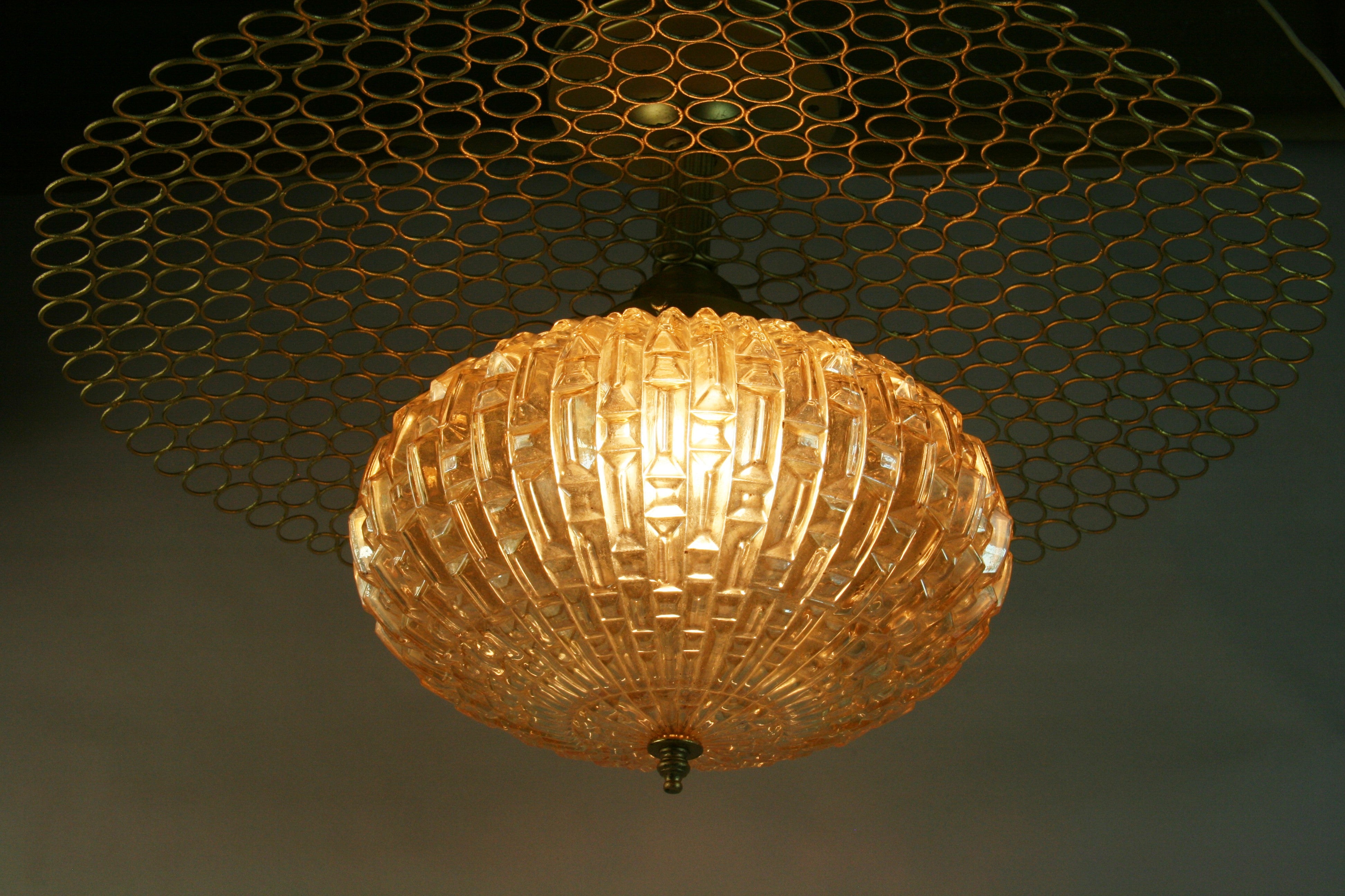 Colgante de cristal geométrico ámbar italiano de 1725 con círculo anular eurround
Para una bombilla Edison de 100 vatios