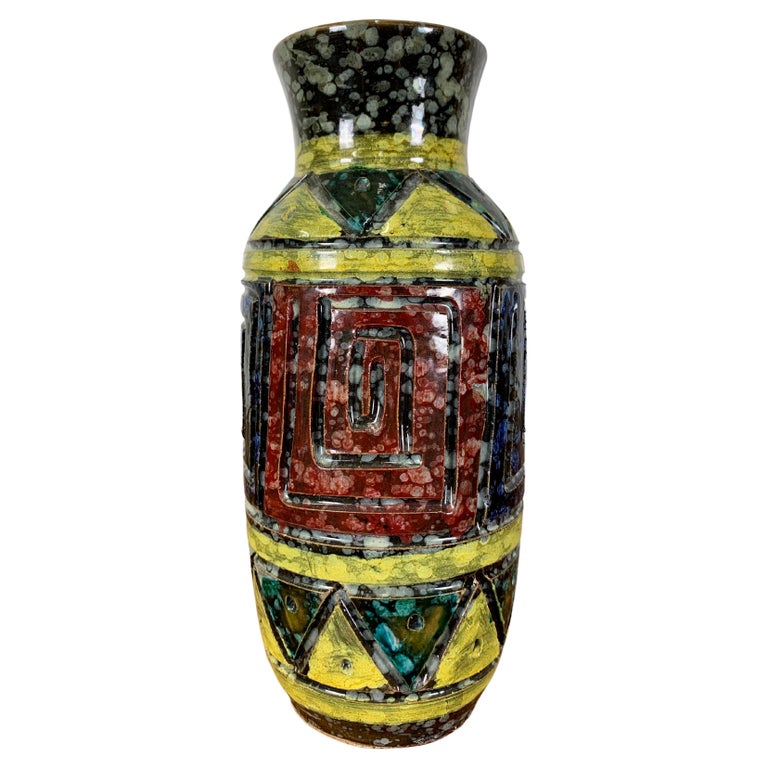 Vase en céramique de conception géométrique italienne En vente sur 1stDibs