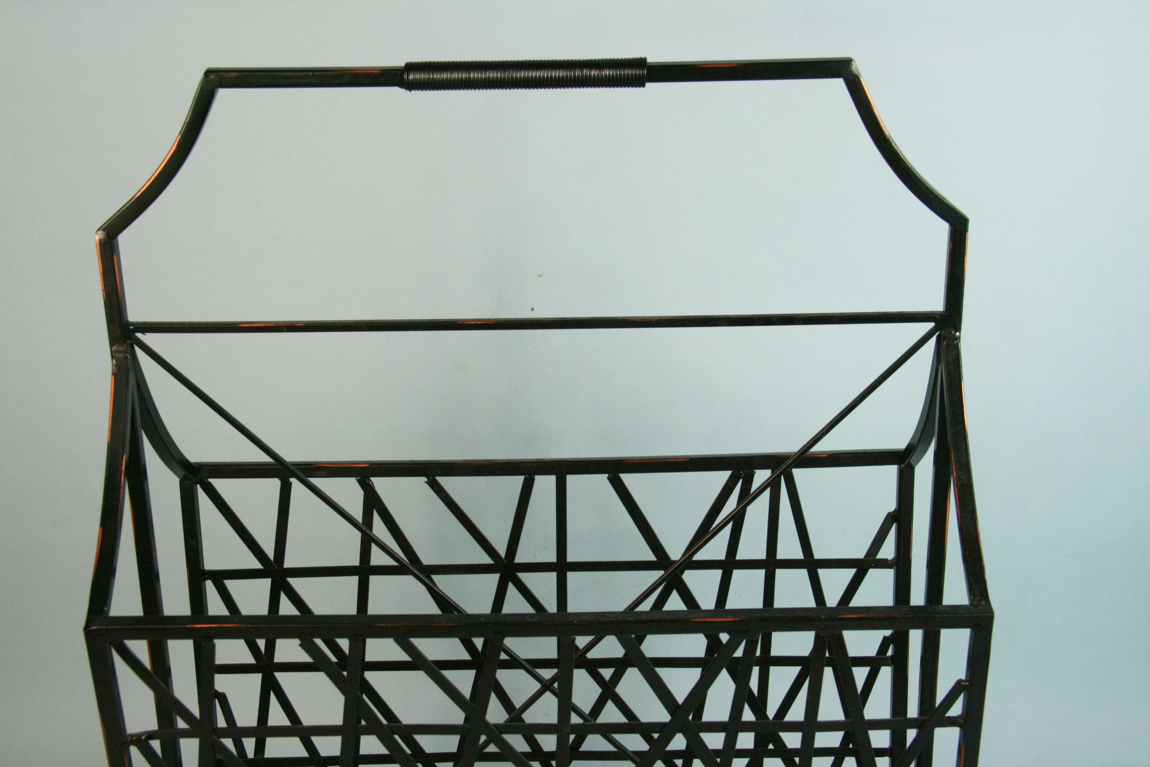 Portariviste italiano geometrico in metallo MCM in vendita 1