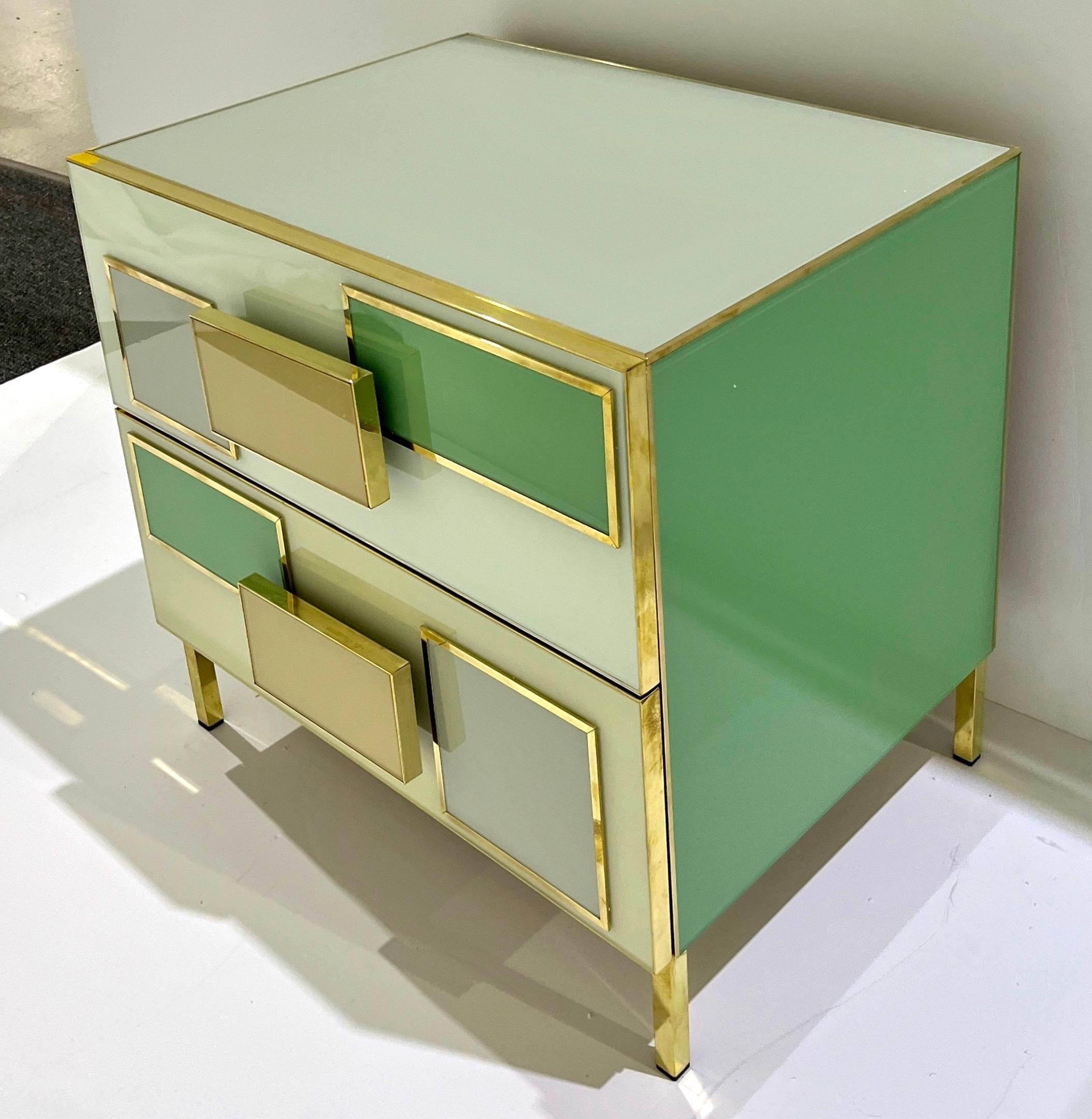 Coppia geometrica italiana Postmoderno Giallo Verde Crema Grigio Vetro & Ottone Cassapanca in vendita 4